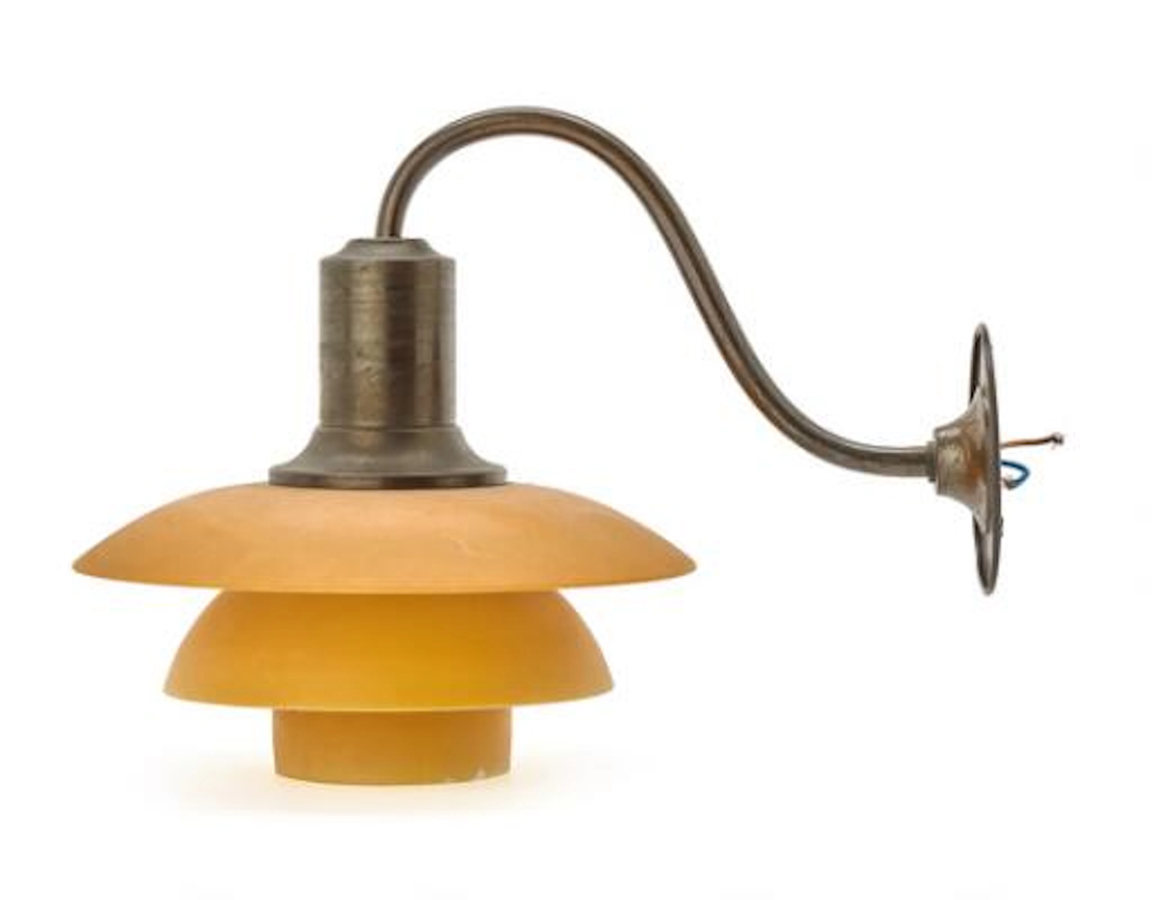 Poul Henningsen: "PH-2/2". Patinated browned brass wall lamp. – Bruun
