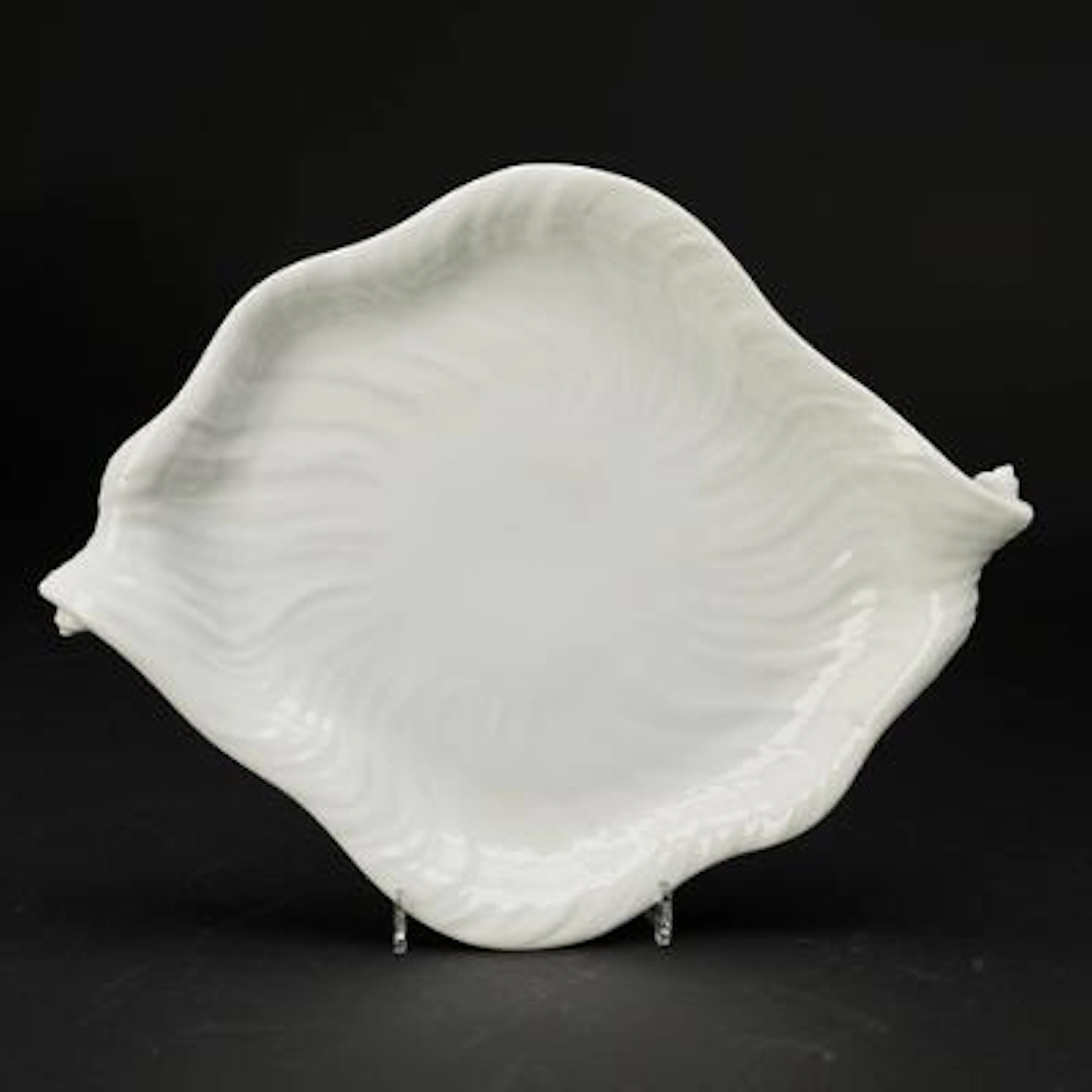 Arje Griegst: "White Triton". Porcelain serving dish decorated with