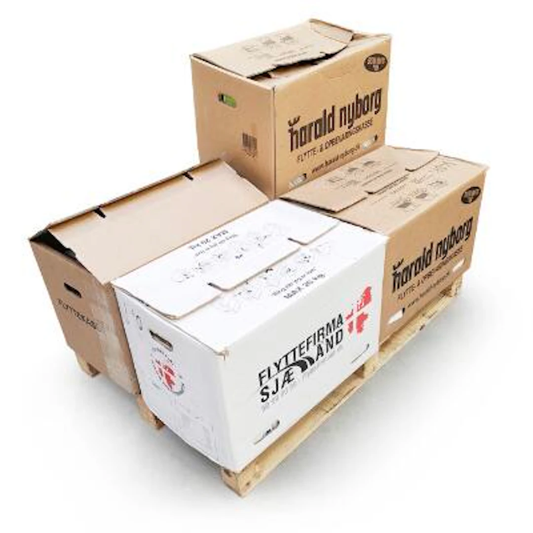 Greenland. COVERS. 4 large boxes + 1 plastbox. All filled with covers