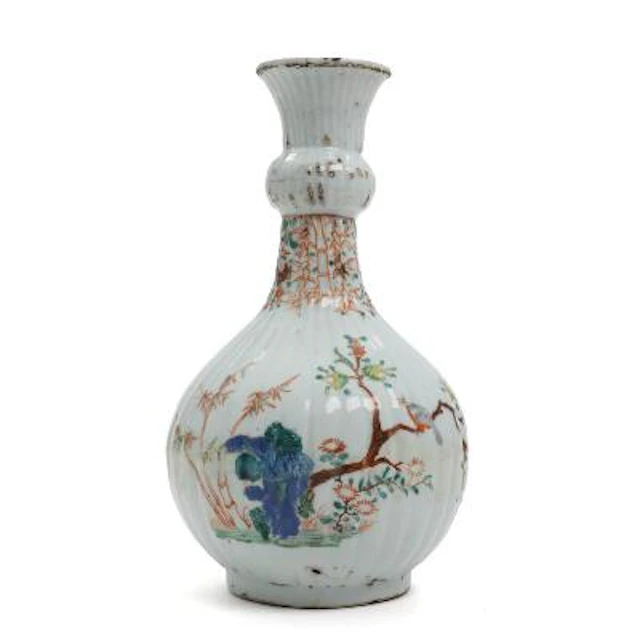 Chinese Wucai porcelain bottle vase, fluted body. Qing dynasty, 18th