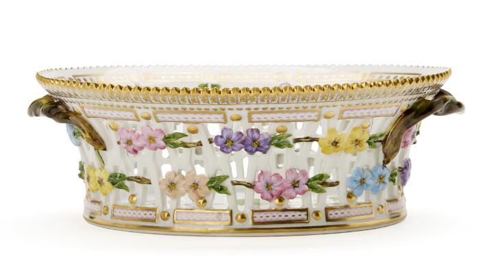 "Flora Danica" porcelain fruit basket. 3536. Royal Copenhagen. L.