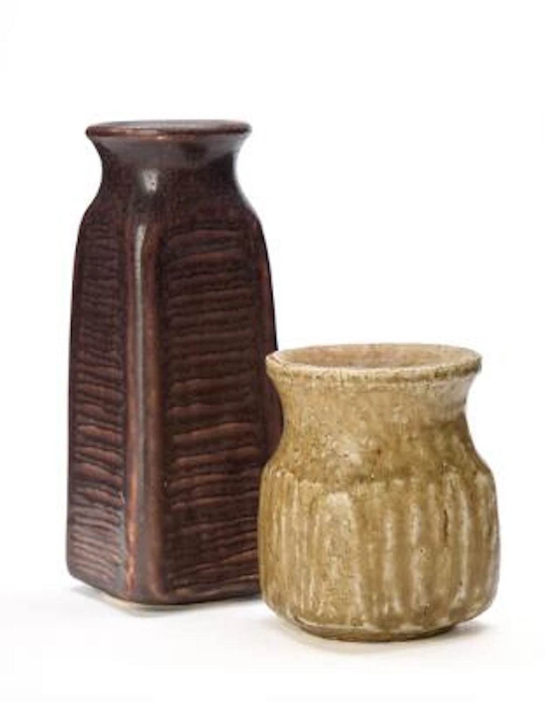 Edith Sonne: Two stoneware vases modelled with fluted pattern in relief.