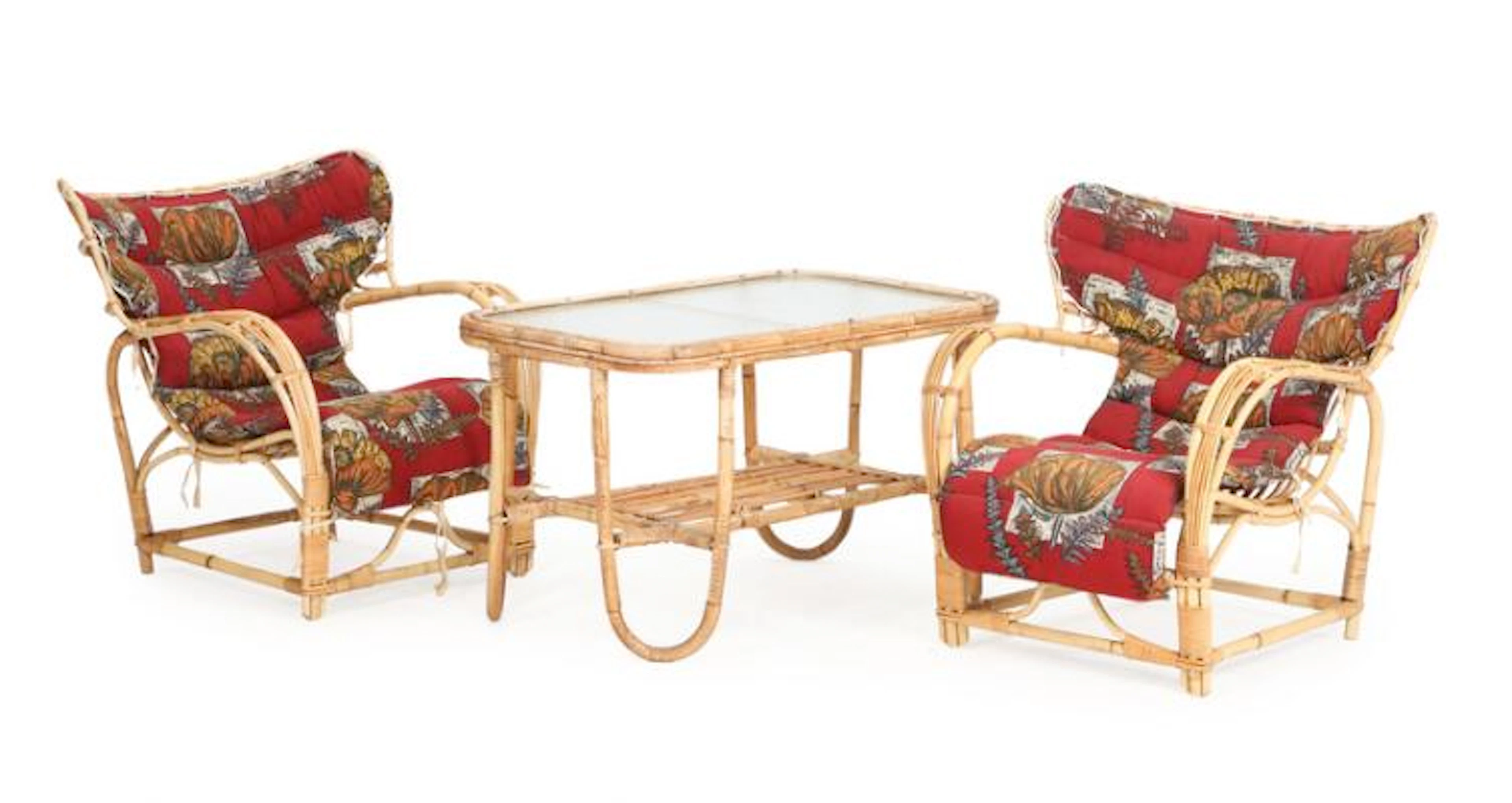 Viggo Boesen: Pair of armchairs and table in rattan and woven material.