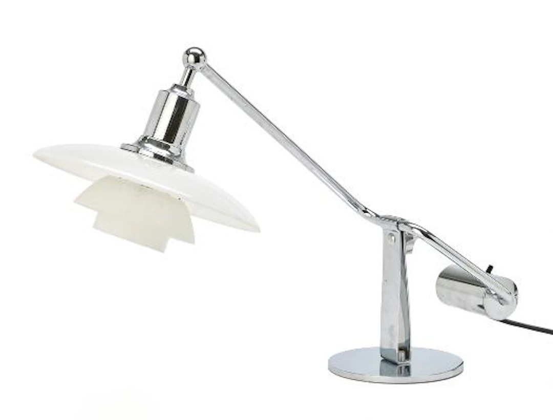 Poul Henningsen: "PH 2/1 kiplampe". Chromed metal table lamp with