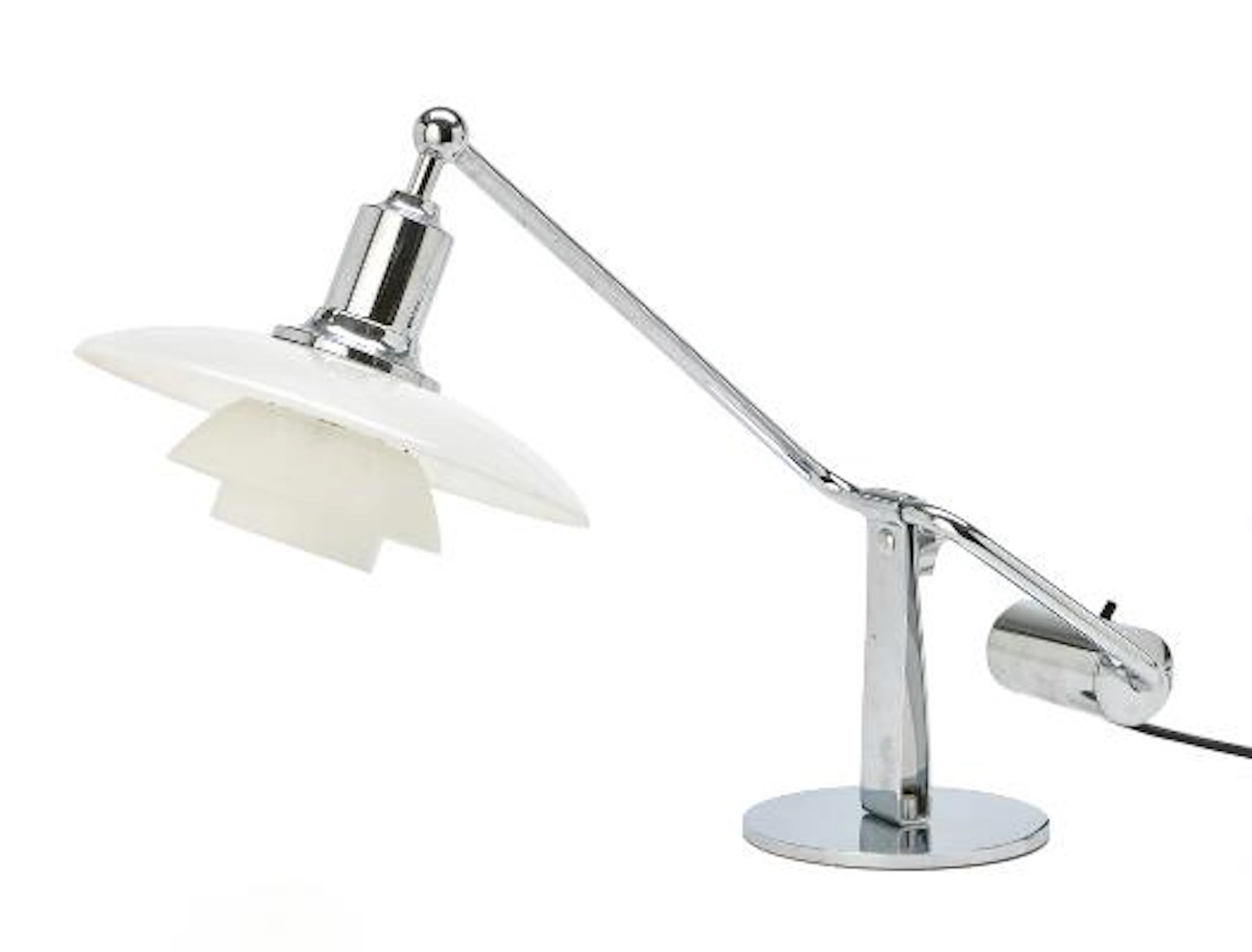 Poul Henningsen: "PH 2/1 kiplampe". Chromed metal table lamp with