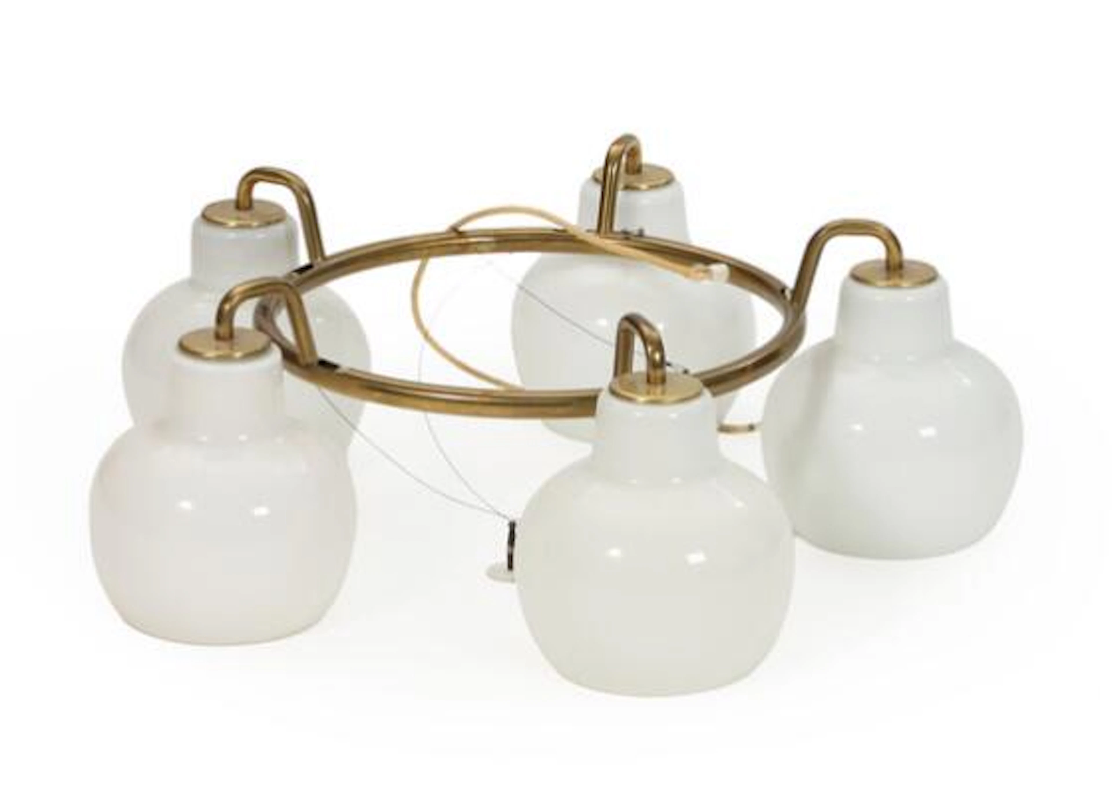 Vilhelm Lauritzen: “Christiansborg”. Chandelier with brass frame