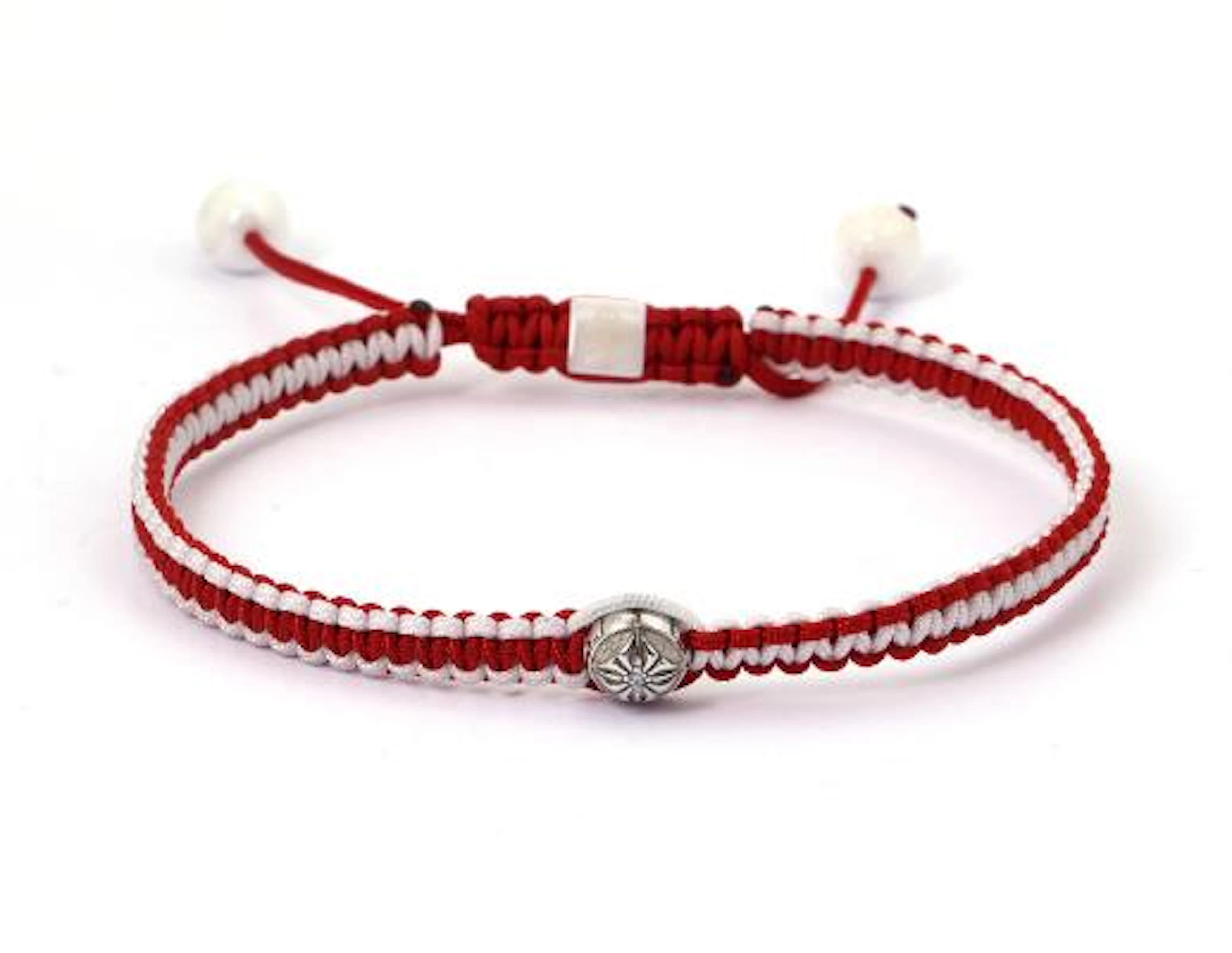 Shamballa: A bracelet set with a diamond, mounted on a white and red