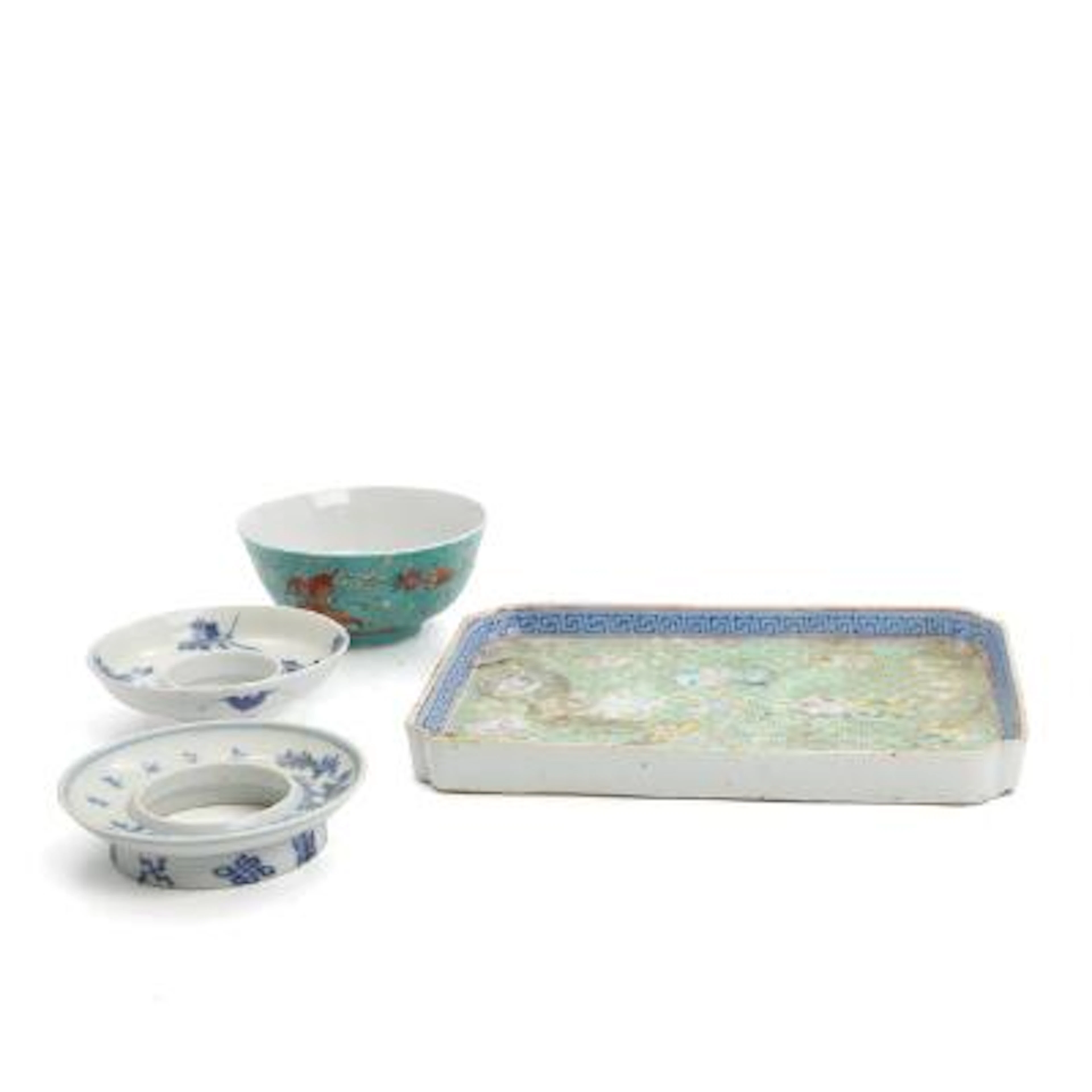 Chinese rectangular tray, bowl and two stands of porcelain. 19th–20th