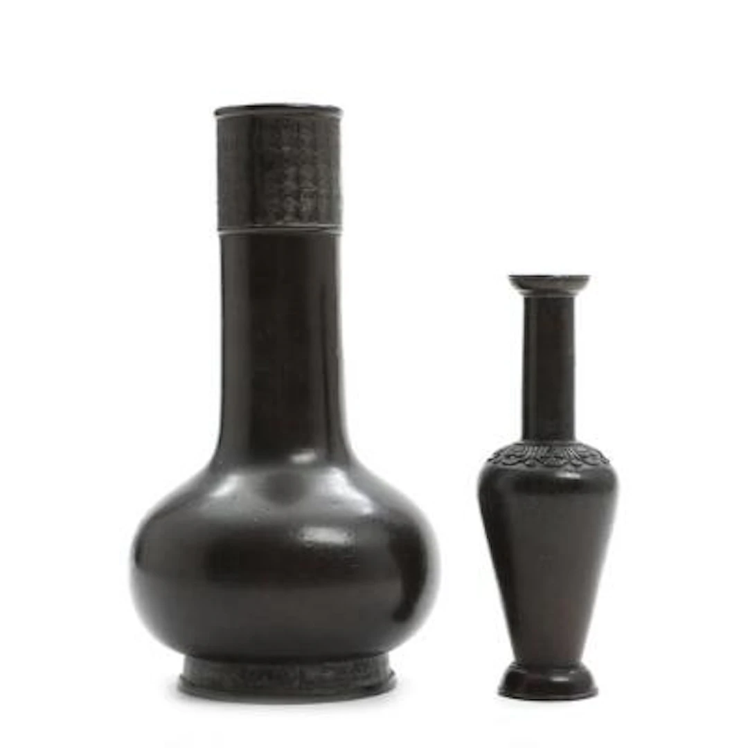 Larger and smaller Chinese bottle vases in patinated bronze. Qing