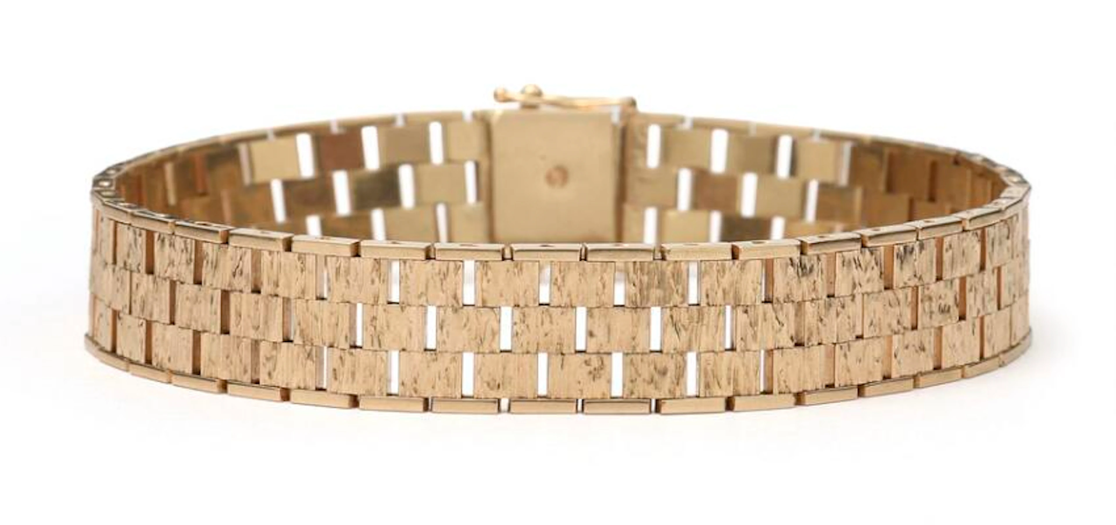 Bracelet of 9k gold. Weight app. 23 g. W. 11 mm. L. 18.5 cm. – Bruun