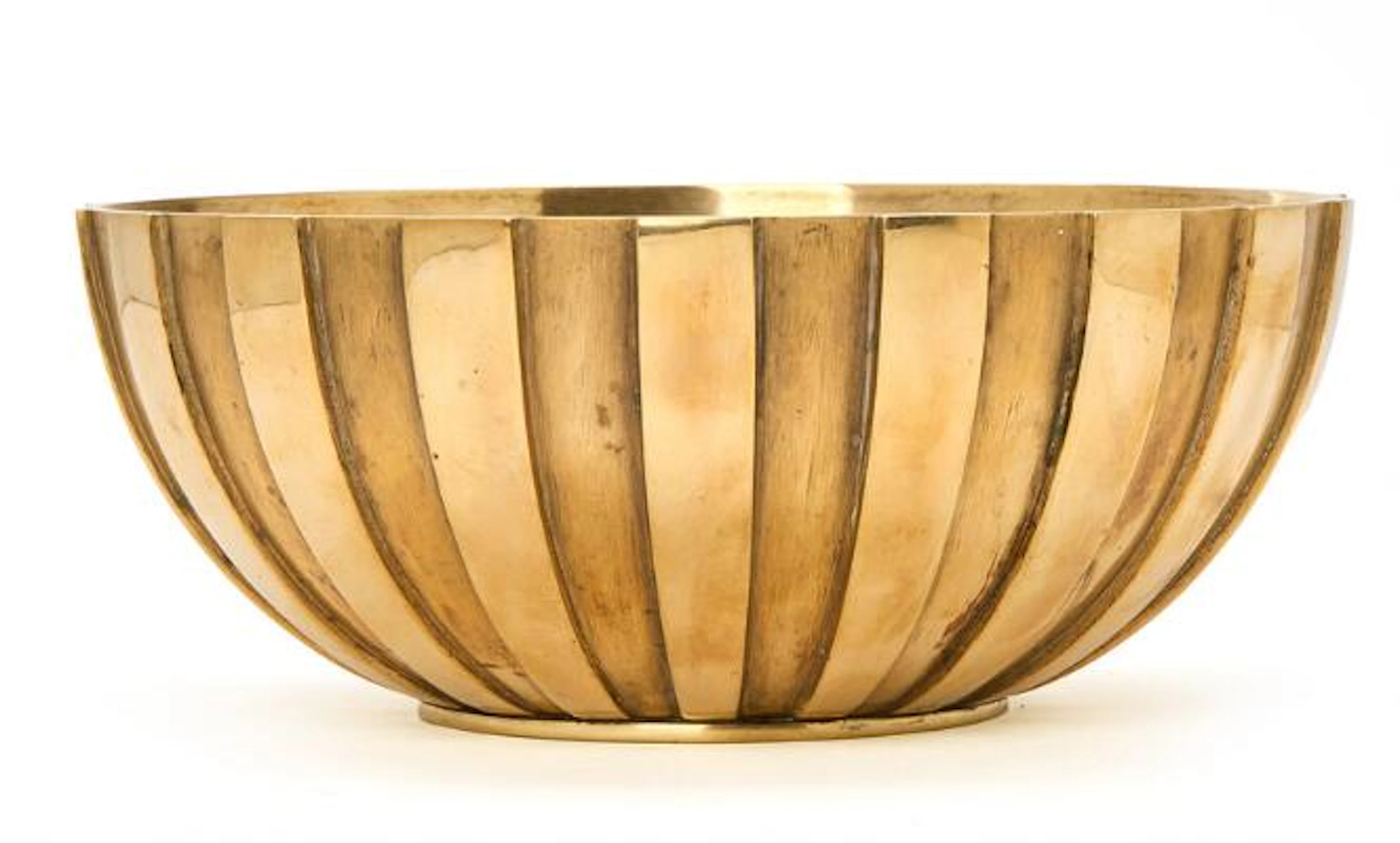 Emil Lausen: A circular, partly polished bronze bowl. The exterior