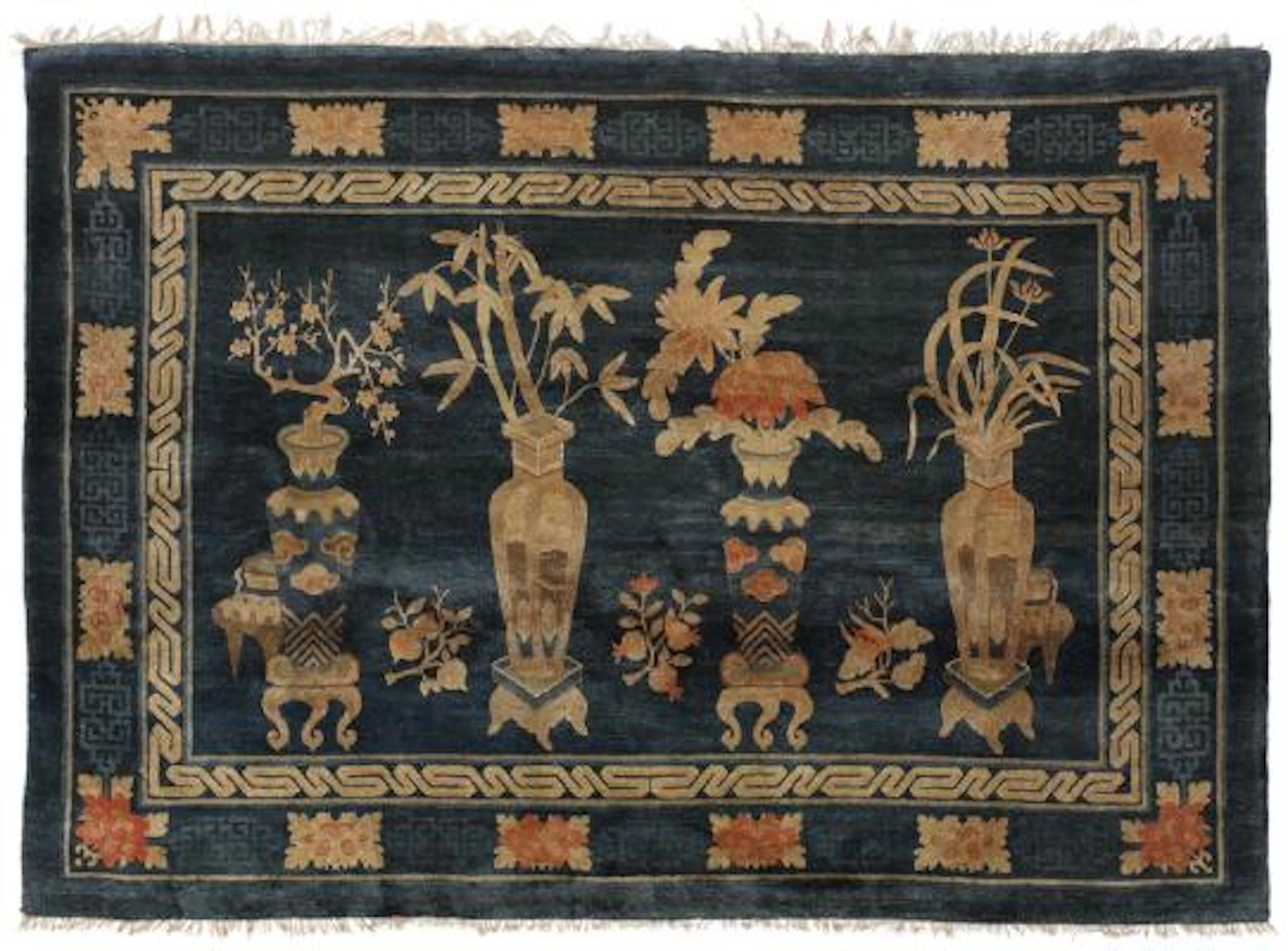 A Chinese rug, classical design with vases. Fine quality. 20. årh.s