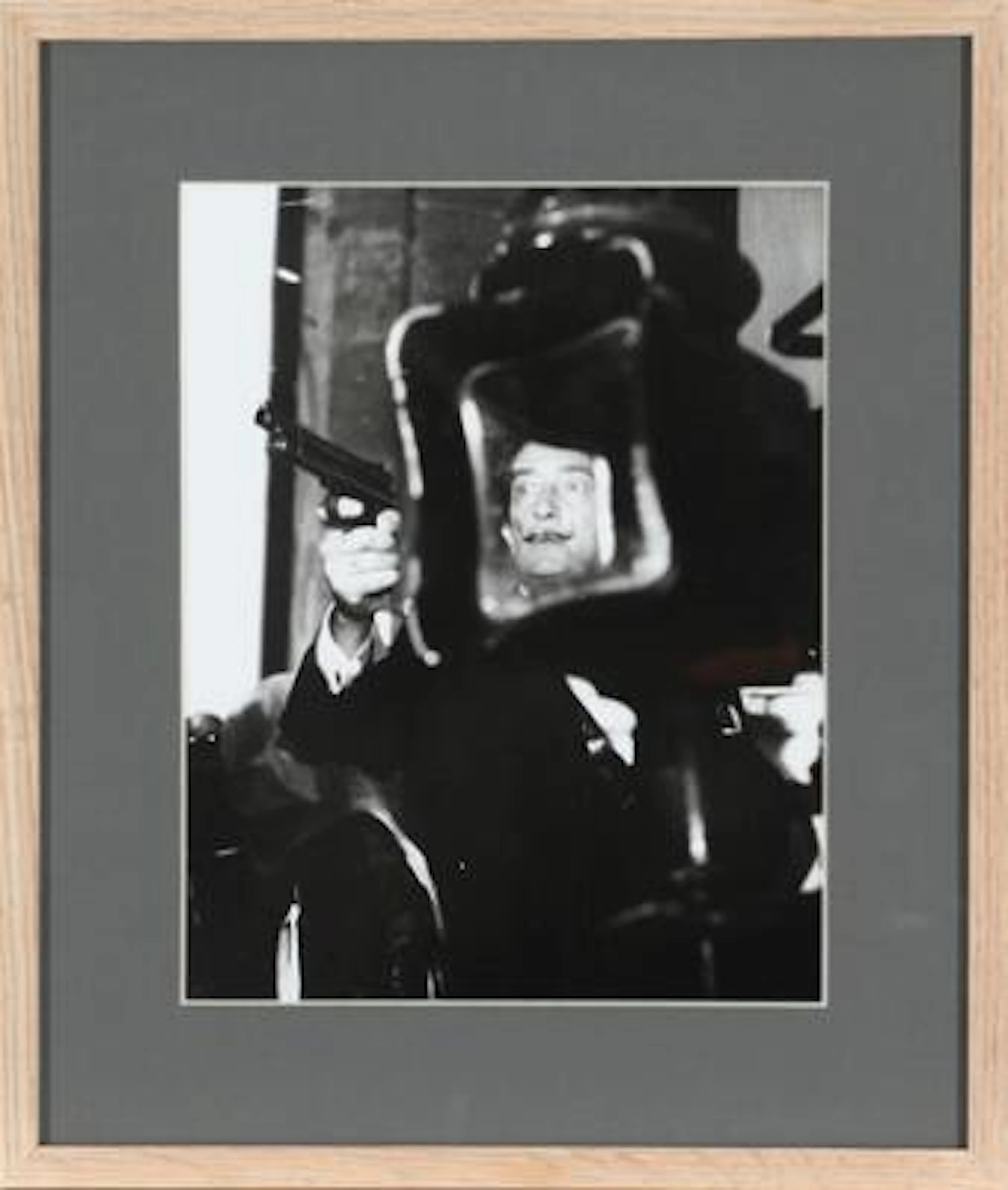 Original black-and-white press photograph of Spanish painter Salvador