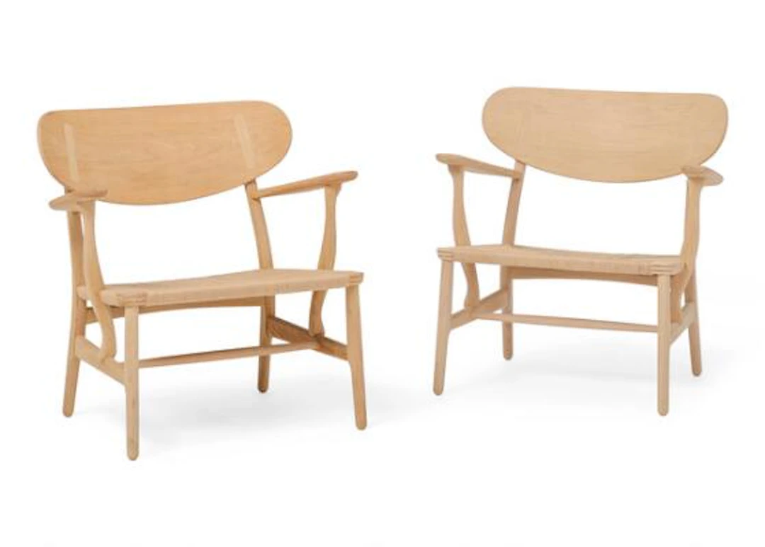 Hans J. Wegner: "CH 22". A pair of easy chairs with oak frame and