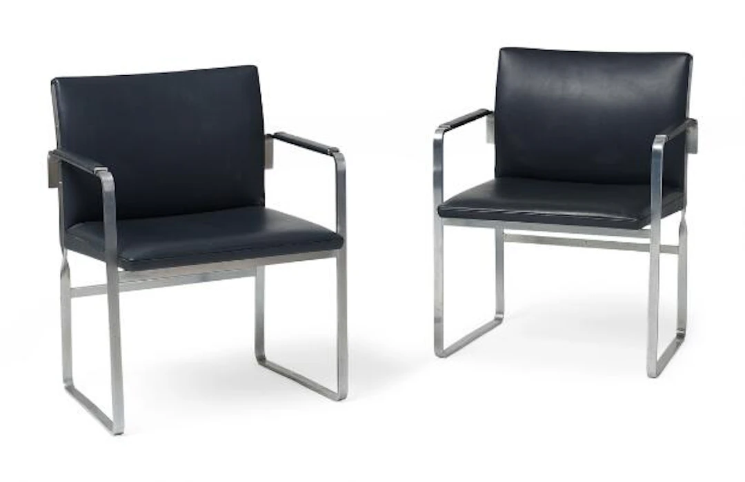 Hans J. Wegner: "JH 811". A pair of armchairs with steel frame. Seat