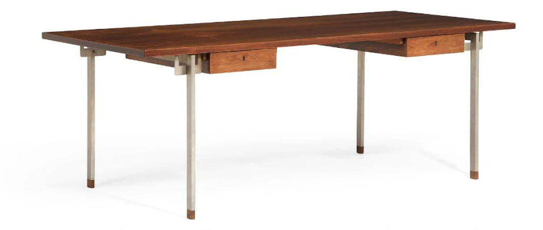 Hans J. Wegner: “AT 325”. Freestanding Brazilian rosewood desk with