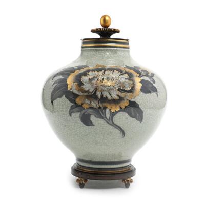 Knud Andersen, Kgl. P.: A porcelain lid jar decorated with light greyish