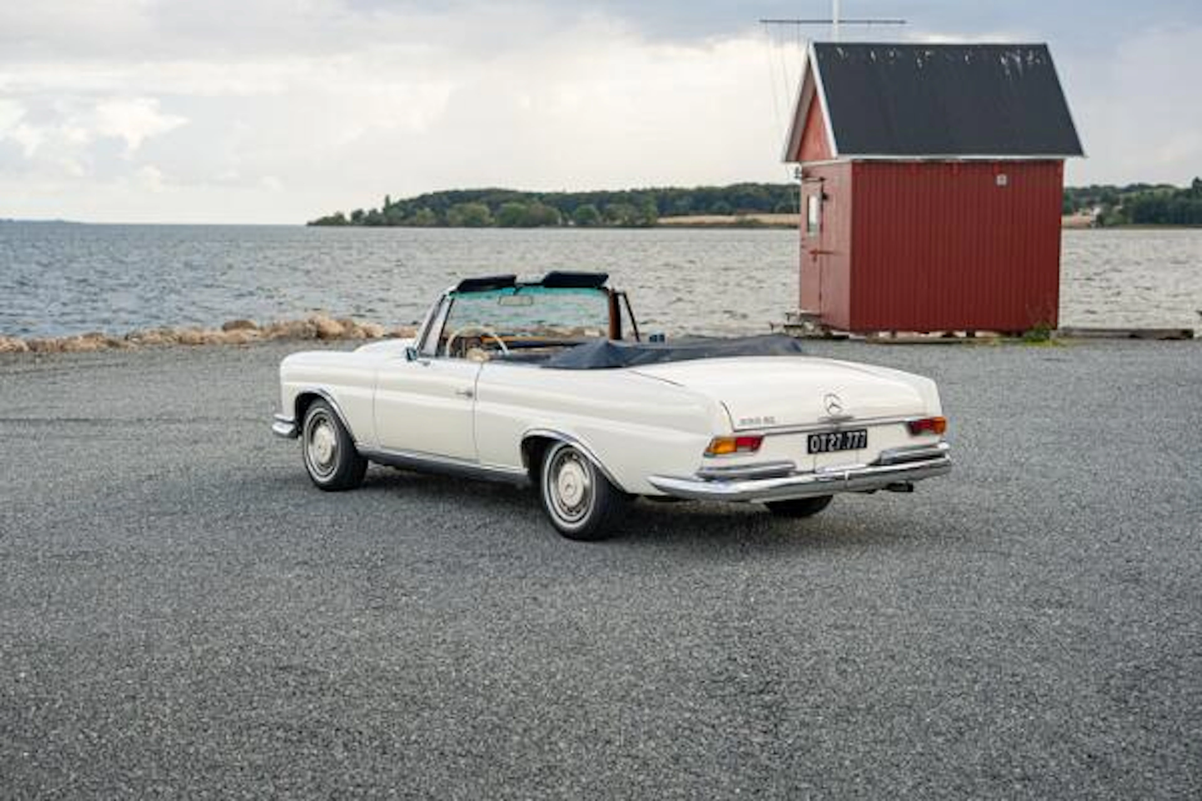 1963 Mercedes-Benz 220 SE Cabriolet (W111) – Bruun Rasmussen Auctioneers