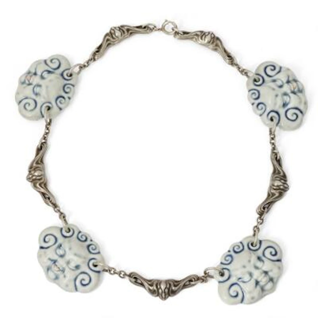 Arje Griegst: "The cheeky kids" A necklace of sterling silver decorated
