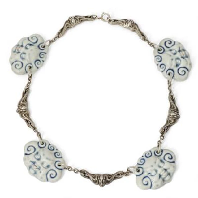Arje Griegst: "The cheeky kids" A necklace of sterling silver decorated