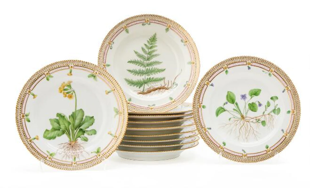 11 "Flora Danica" enamelled and gilt porcelain dinner plates. Royal