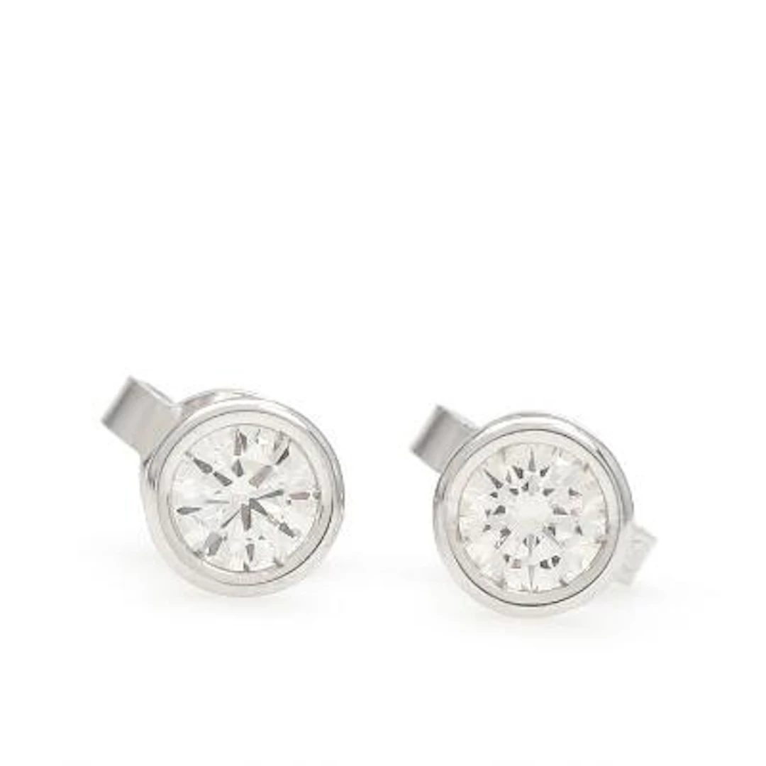 A pair of diamond earstuds, each set with a brilliant-cut diamond
