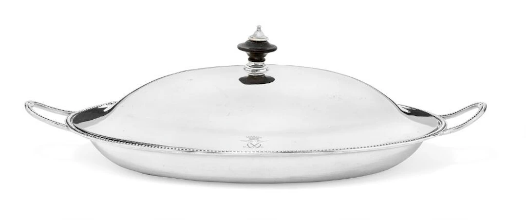 John Scofield: An English sterling silver covered dish. London 1787-1788.