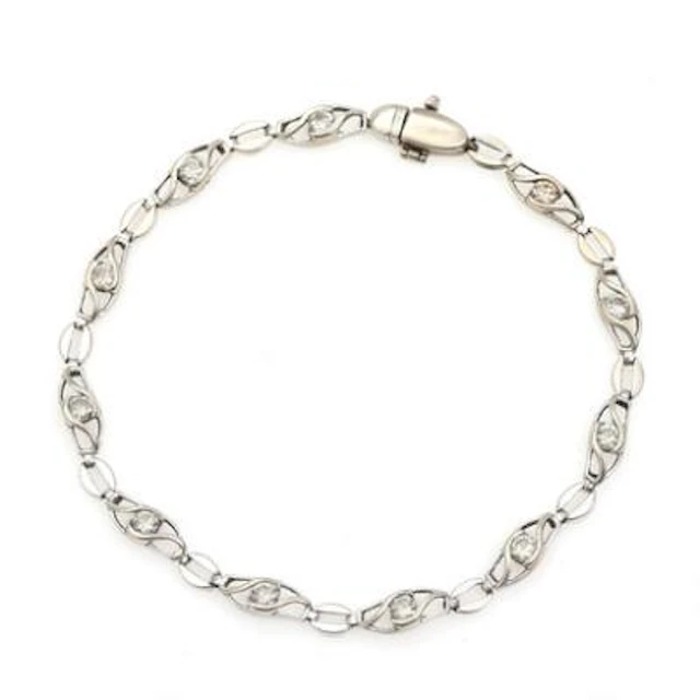 A diamond bracelet set with diamonds, mounted in 9k white gold. L.