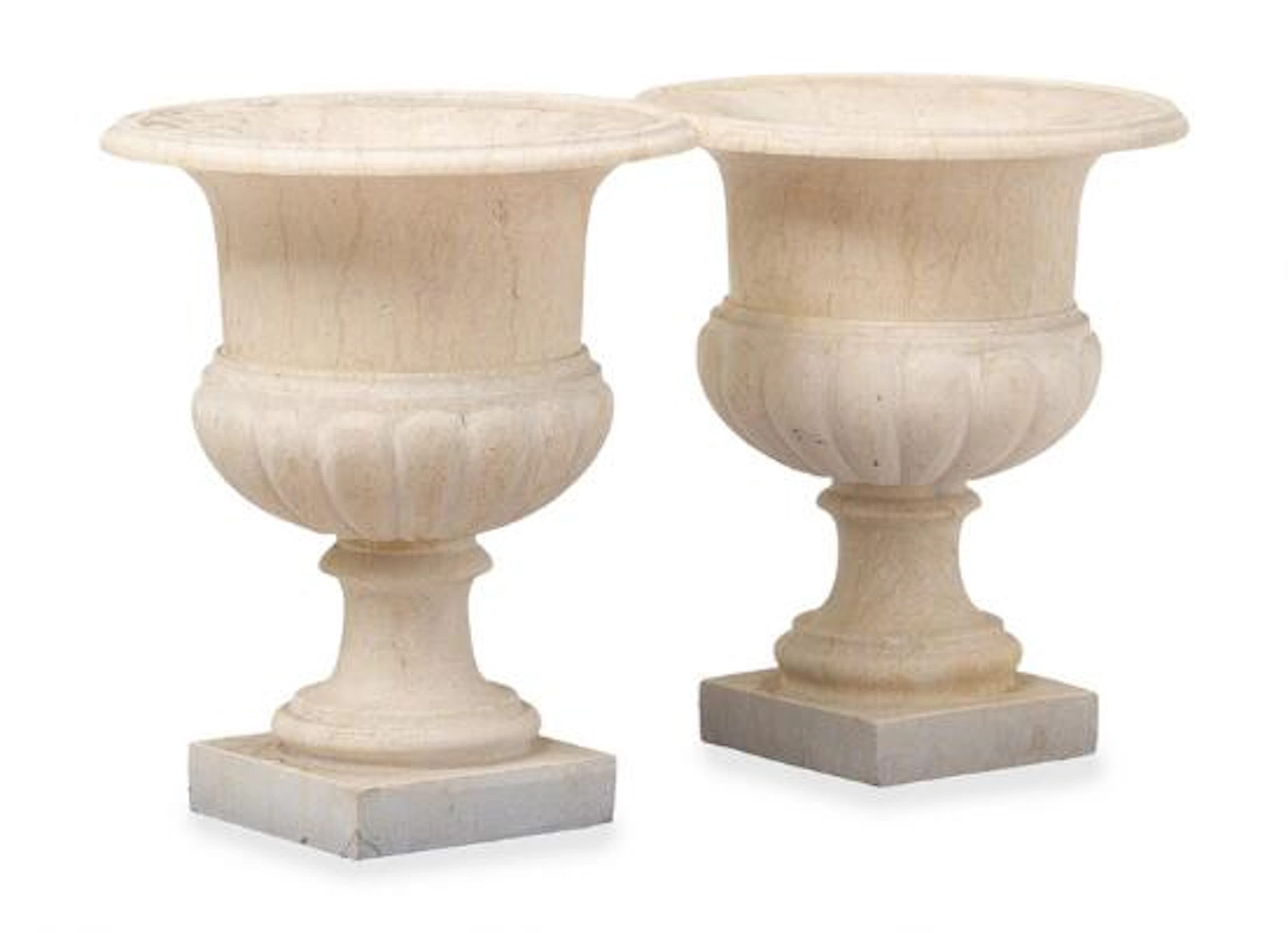 A pair of composite garden urns, Medici-shaped. 21st century. H. 47