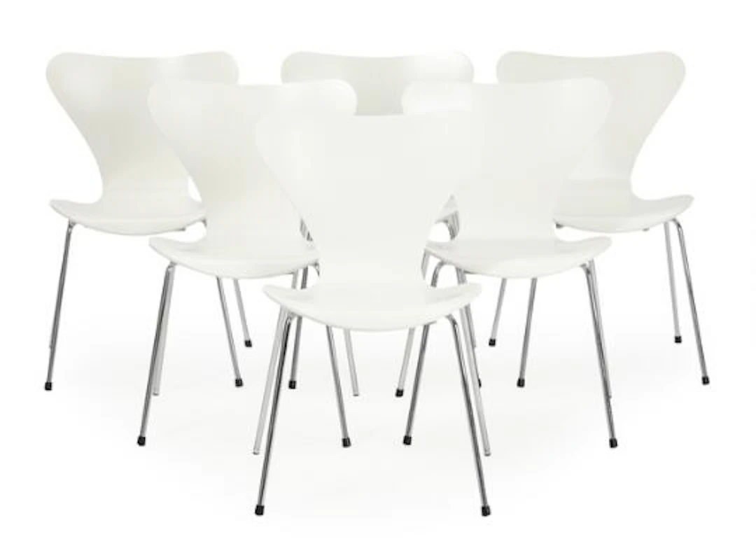 Arne Jacobsen: "Seven Chair". A set of six chairs with white lacquered