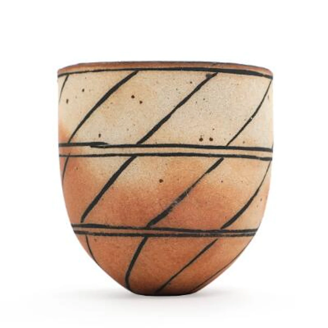 Beate Andersen: A stoneware jar, outside decorated with matt black