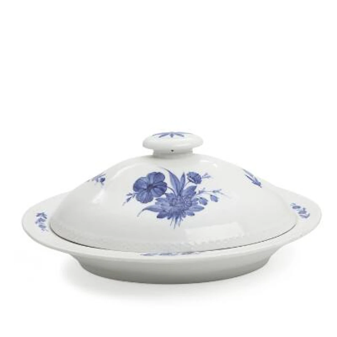 "Blue Flower Braided". Dish and cover of porcelain. Royal Porcelain