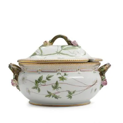 “Flora Danica”. Porcelain tureen, decorated in colours and gold with