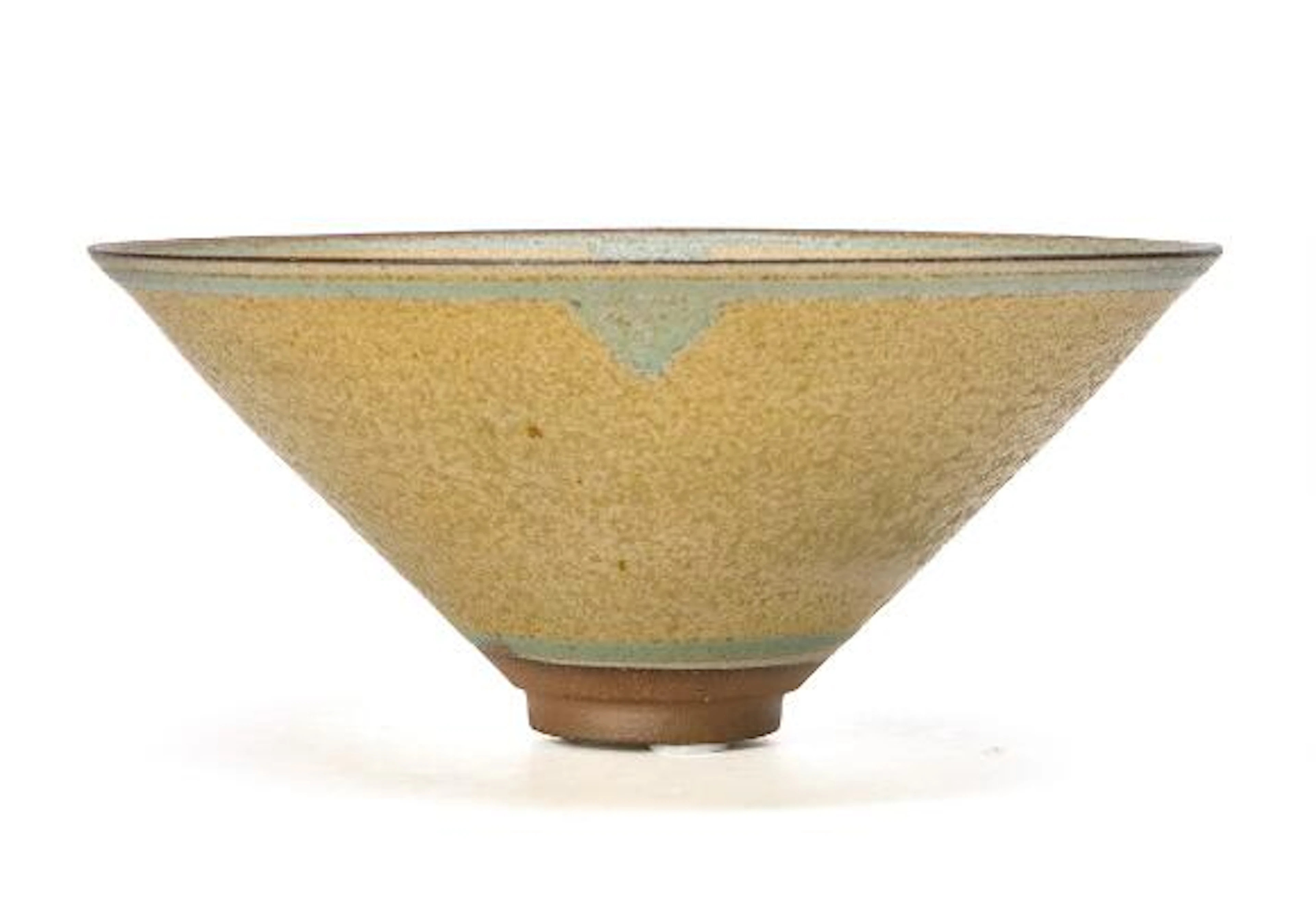 Clara Andersen: A circular stoneware bowl on a small base. H. 9.5