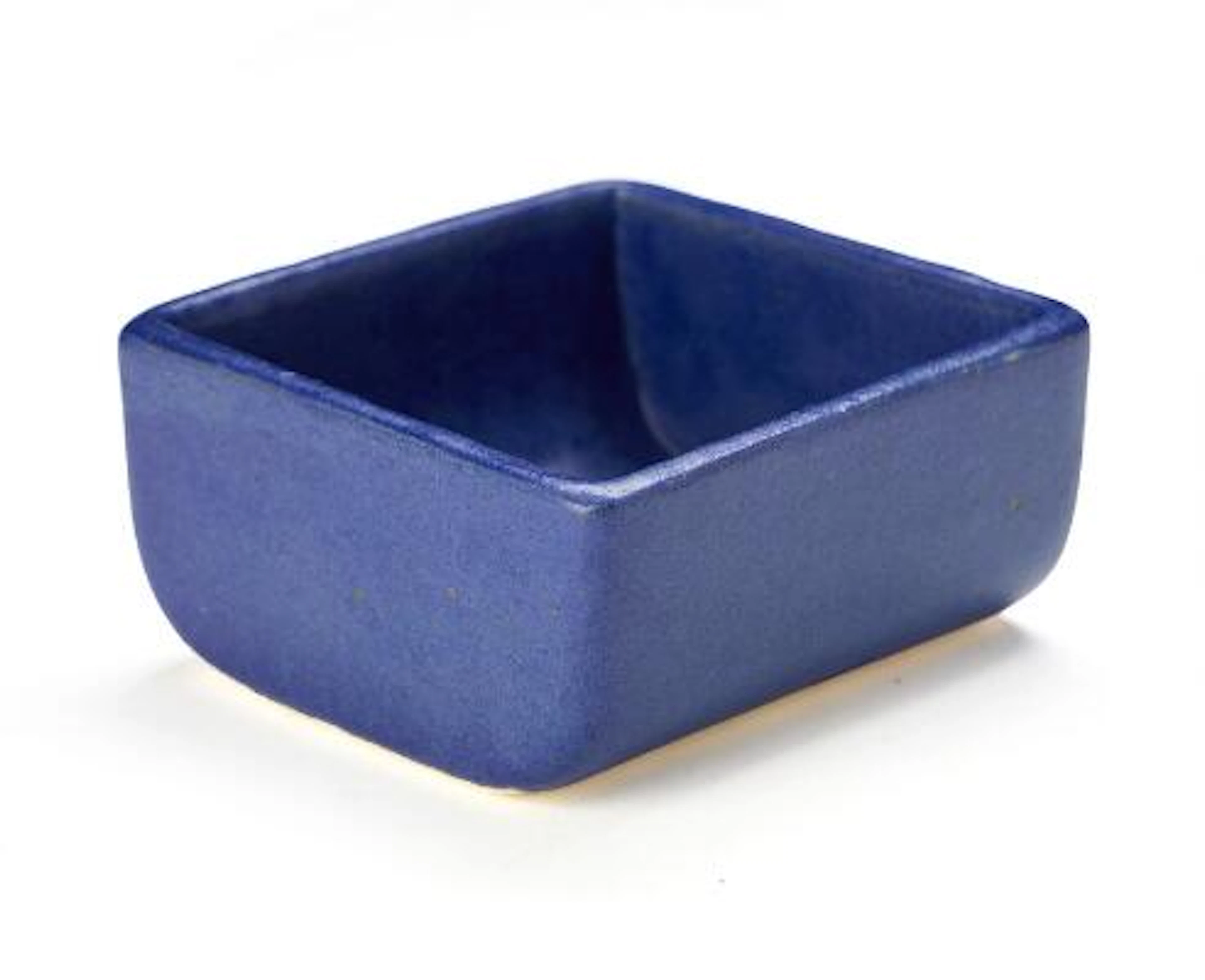 Christian Poulsen: A small four-sided stoneware bowl with two rounded