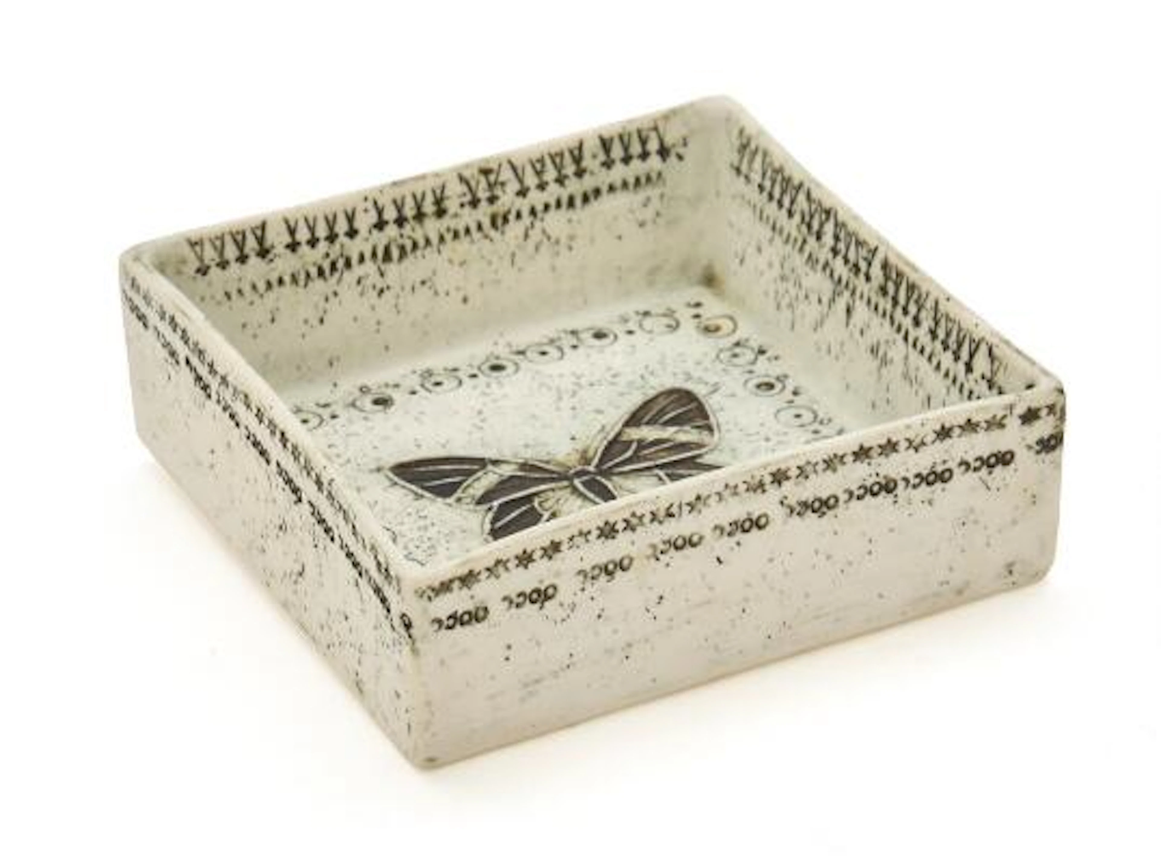 Rut Bryk: A small four-sided stoneware bowl with embossed motifs of
