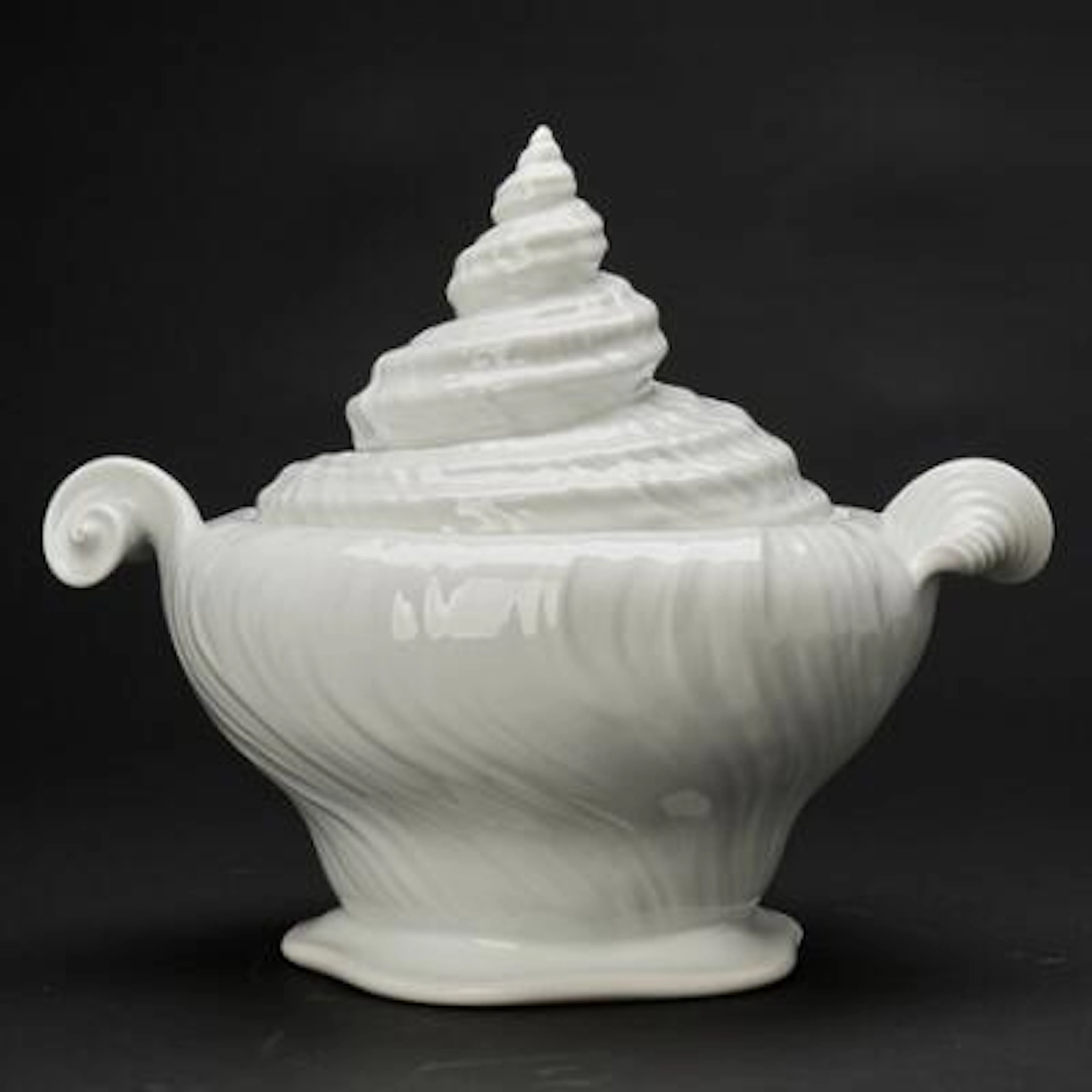 Arje Griegst: "White Triton". A porcelain tureen and cover decorated
