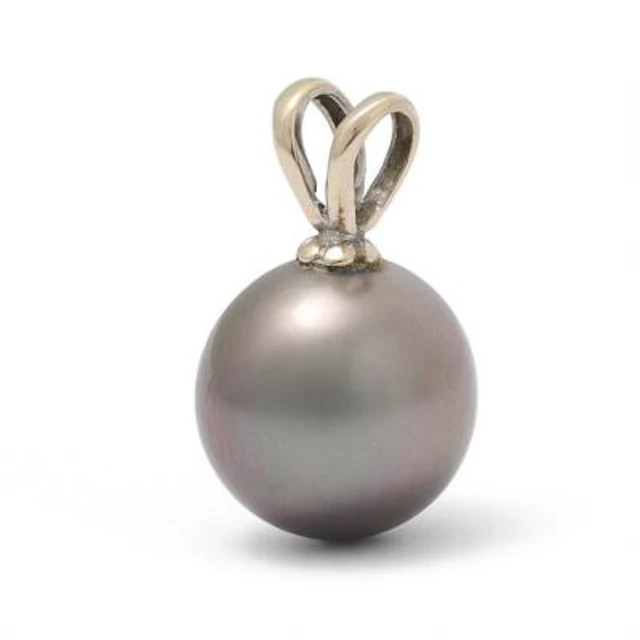 A pearl pendant set with a cultured Tahiti pearl, mounted in 18k gold.