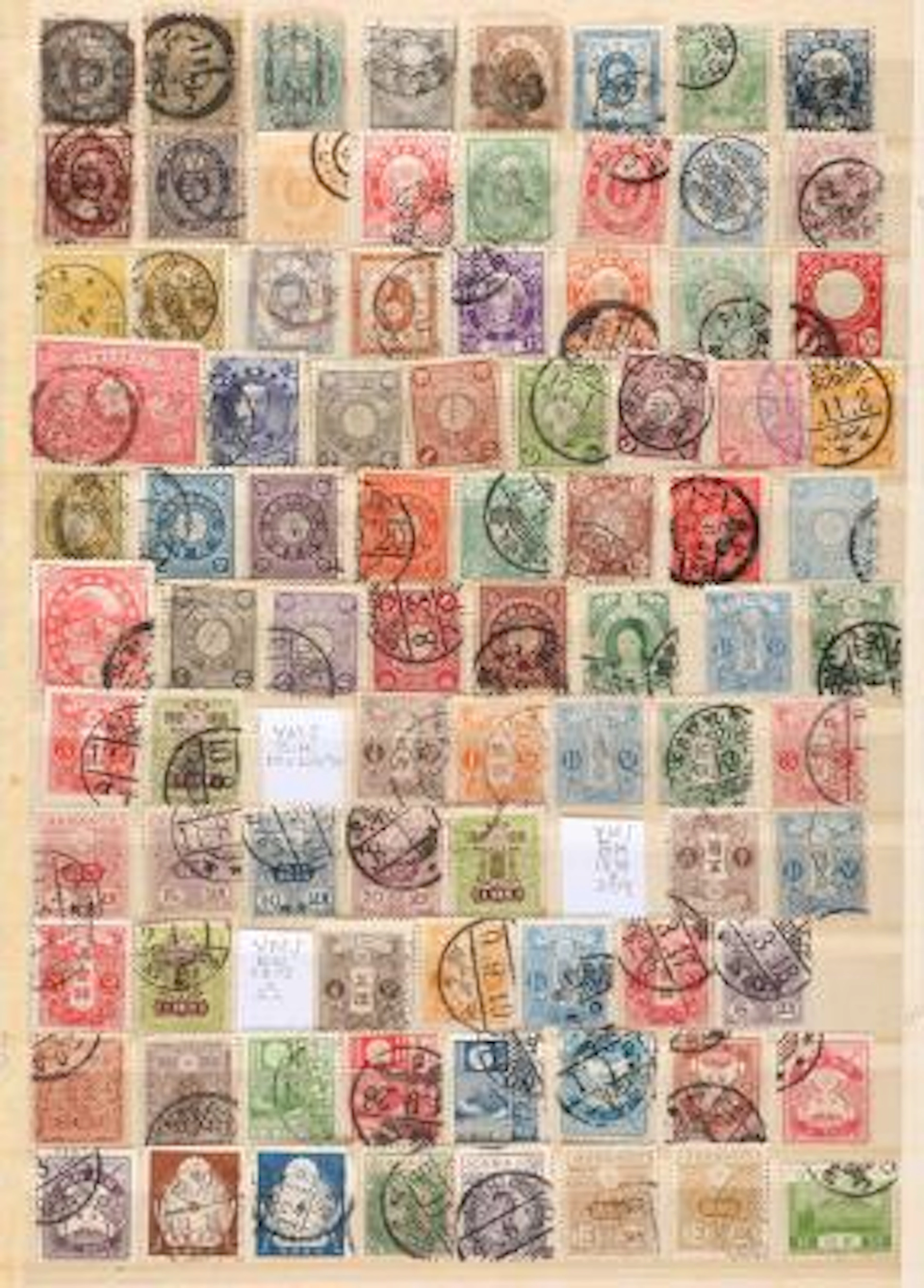 Japan. Large box with collection in several volumes. A stock in glassines