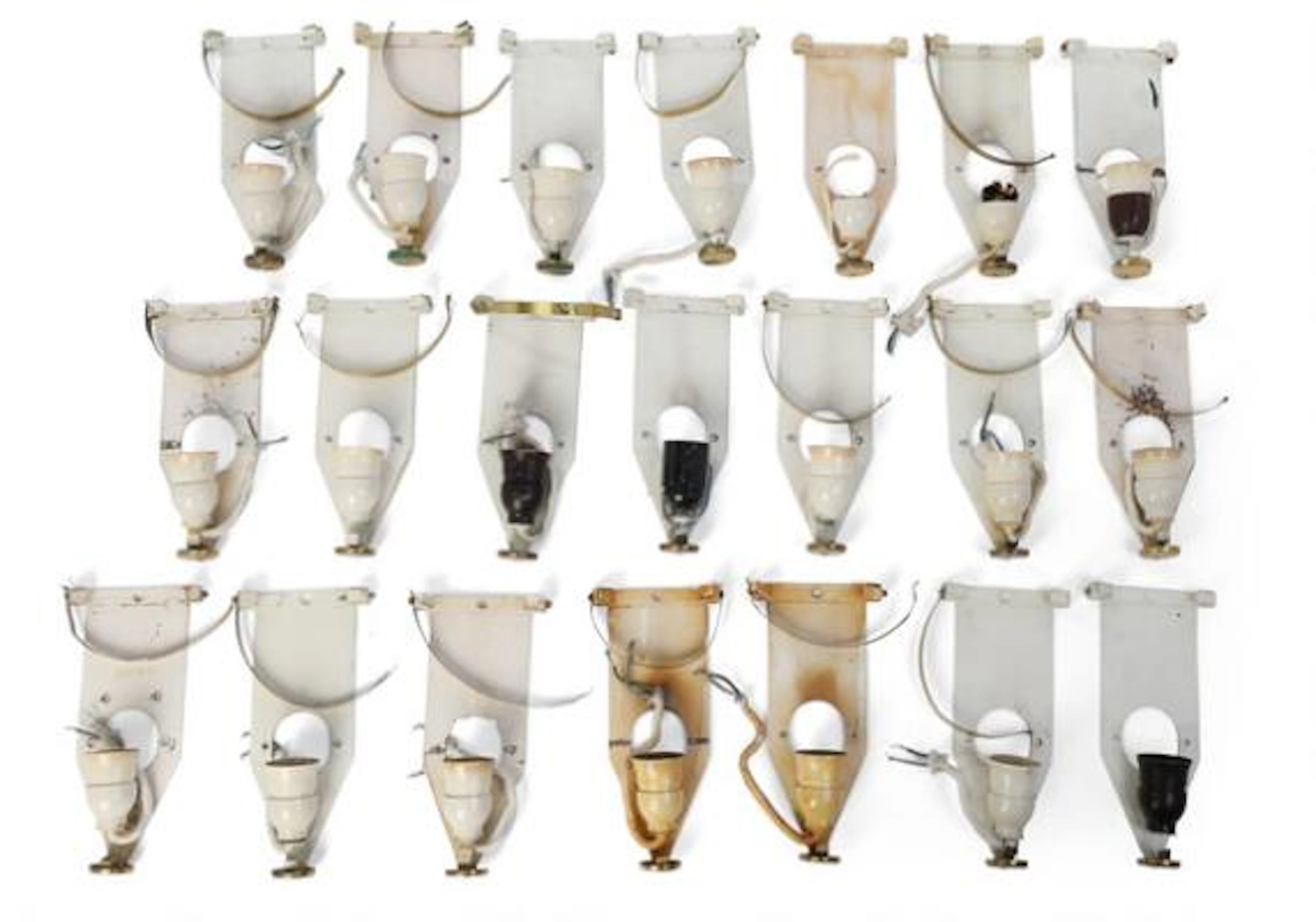 Vilhelm Lauritzen: "Half-vase Lamp". 21 wall sconce frames. (21) –