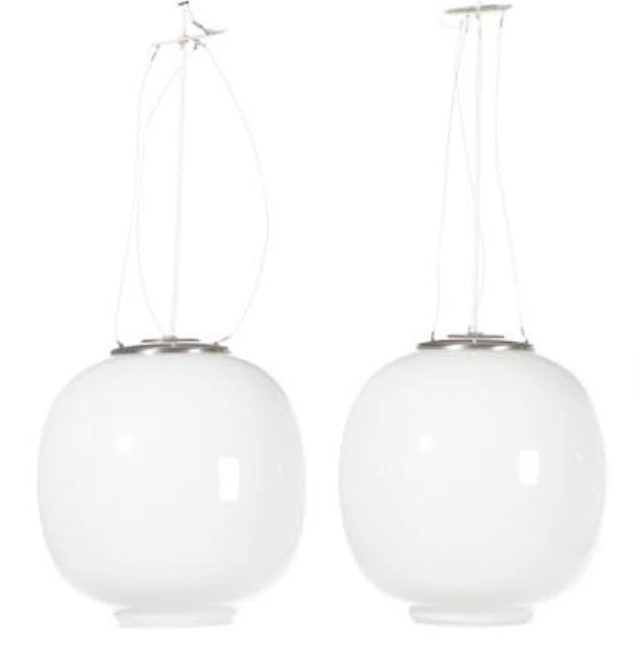 Vilhelm Lauritzen: "Radiohuspendel". A pair of pendants with opal