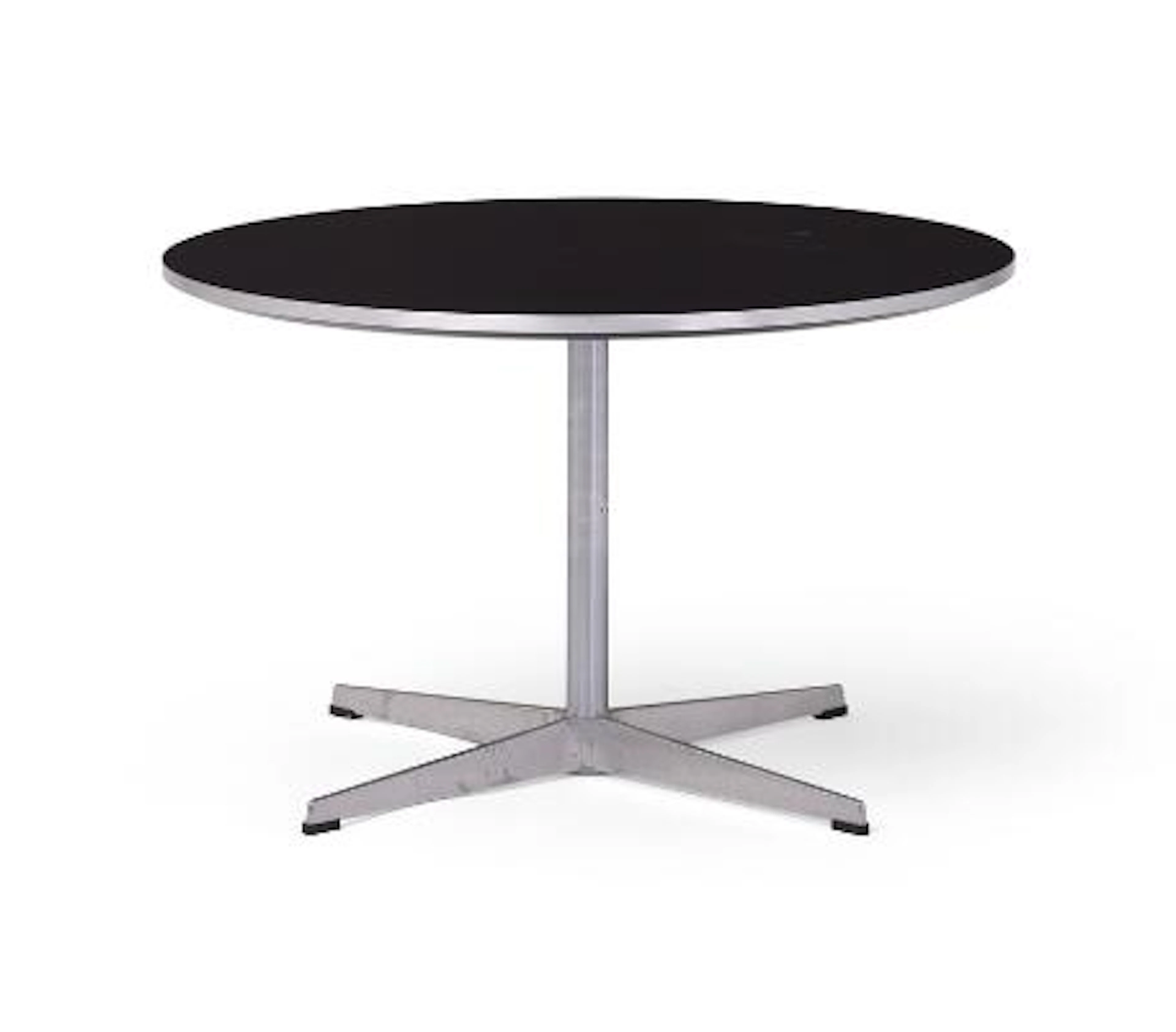 Arne Jacobsen: Coffee table with aluminium base. Circular top in black