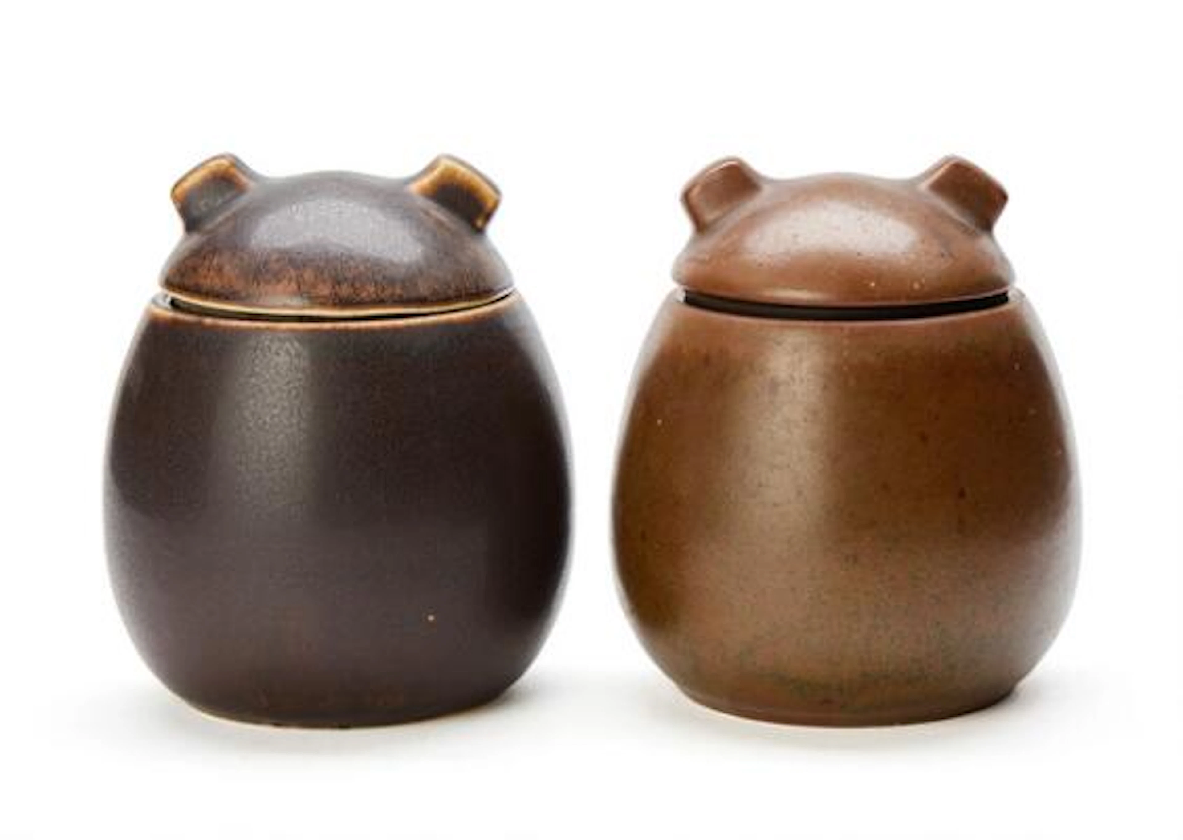 Erik Rahr: A pair of stoneware tobacco jars. Decorated with brown