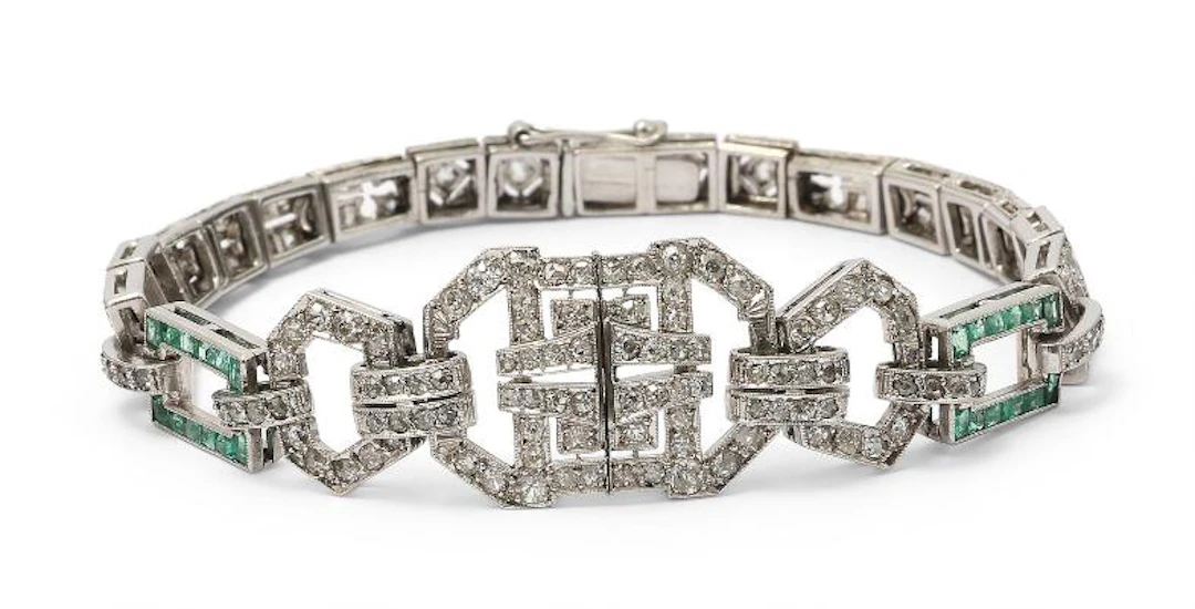 An Art Deco emerald and diamond bracelet of platinum. L. 16.5 cm.