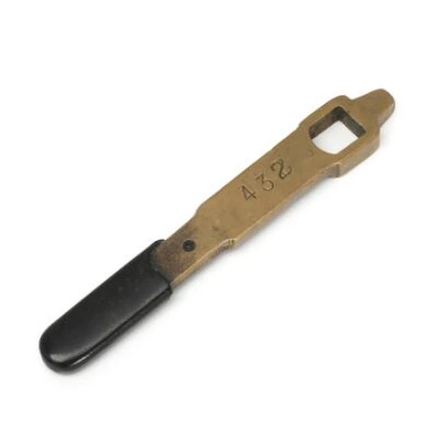 Key in brass for NESA tram, carriage controller no. 432, 155×23 mm