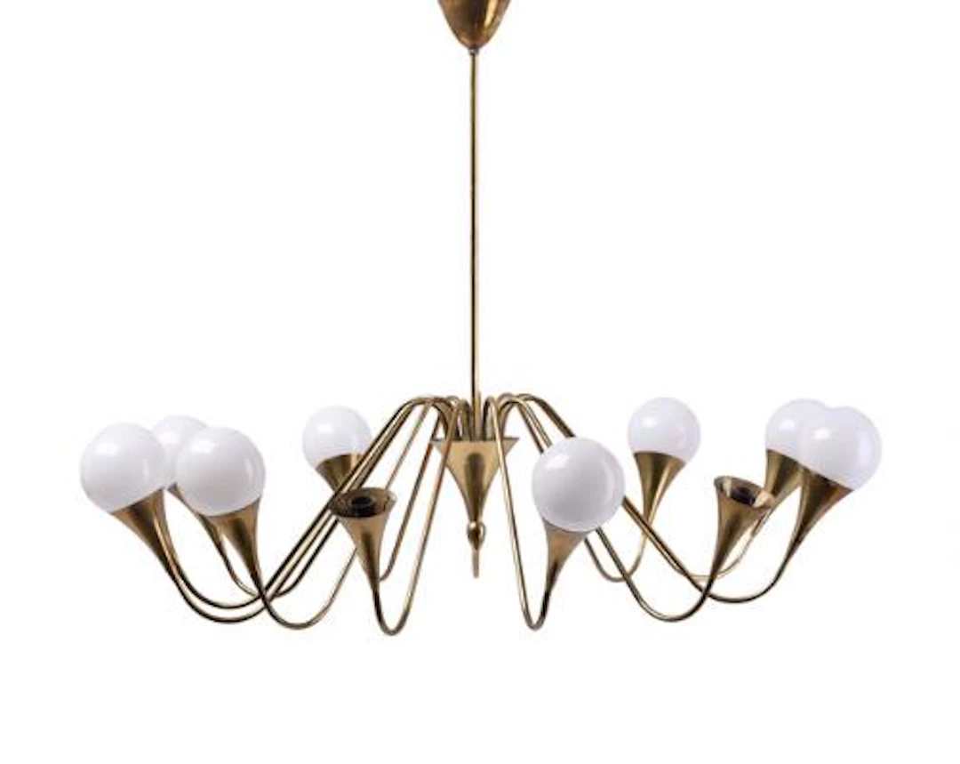 Danish design: Patinated brass chandelier with 12 arms fitted with