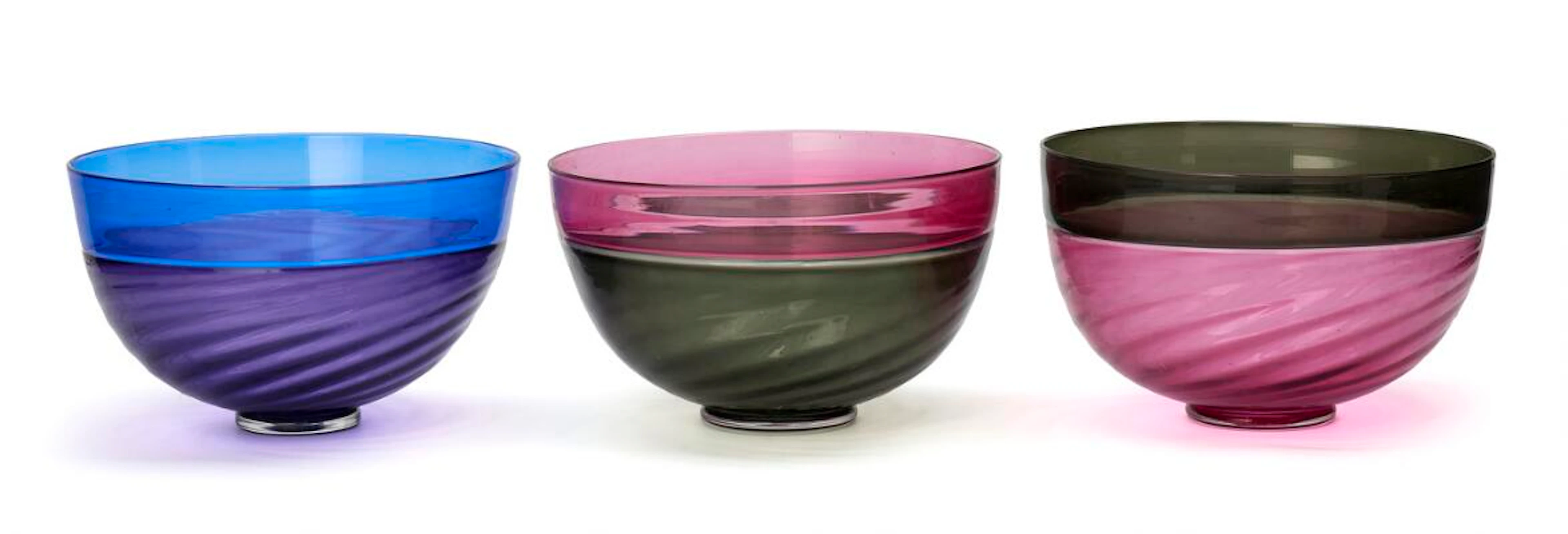 Anja Kjær, Darryle Hinz: Three circular bowls of partially optically
