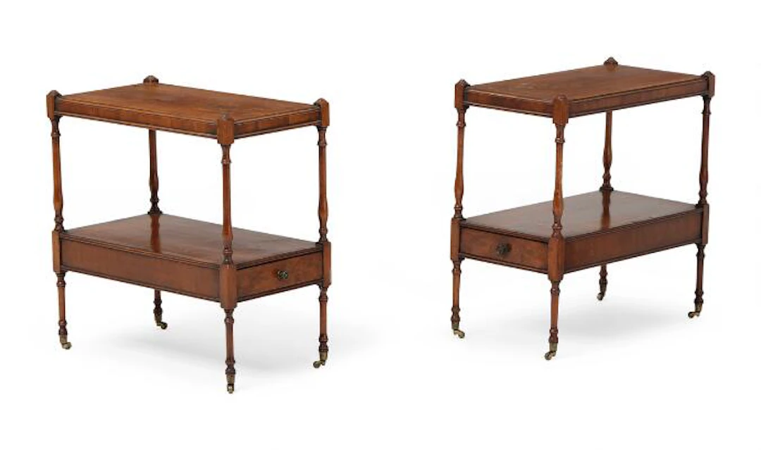 A pair of mahogany side tables in English style. 20th century. H.