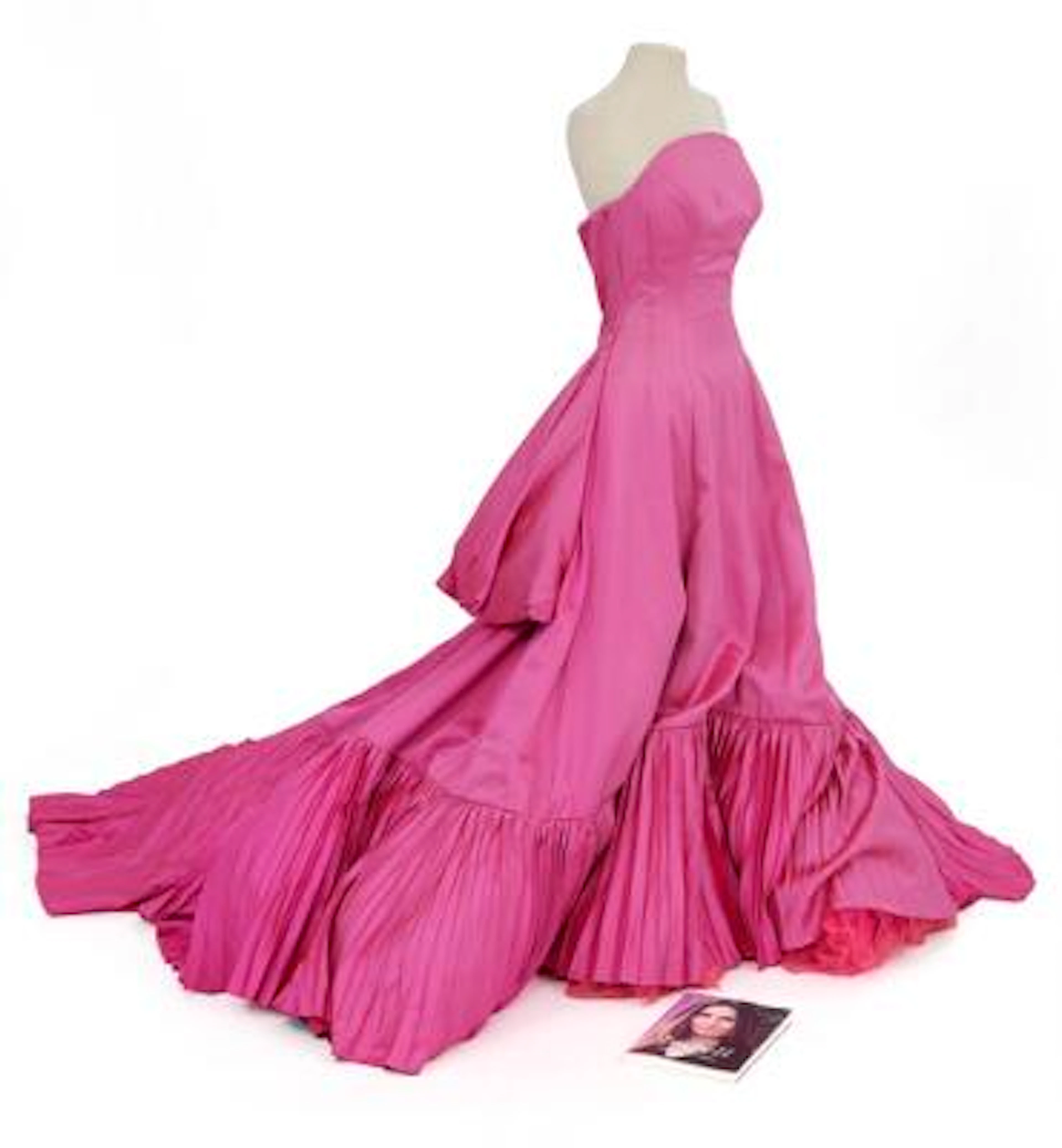 Isabell Kristensen: Evening gown of pink duchesse silk (silk satin).
