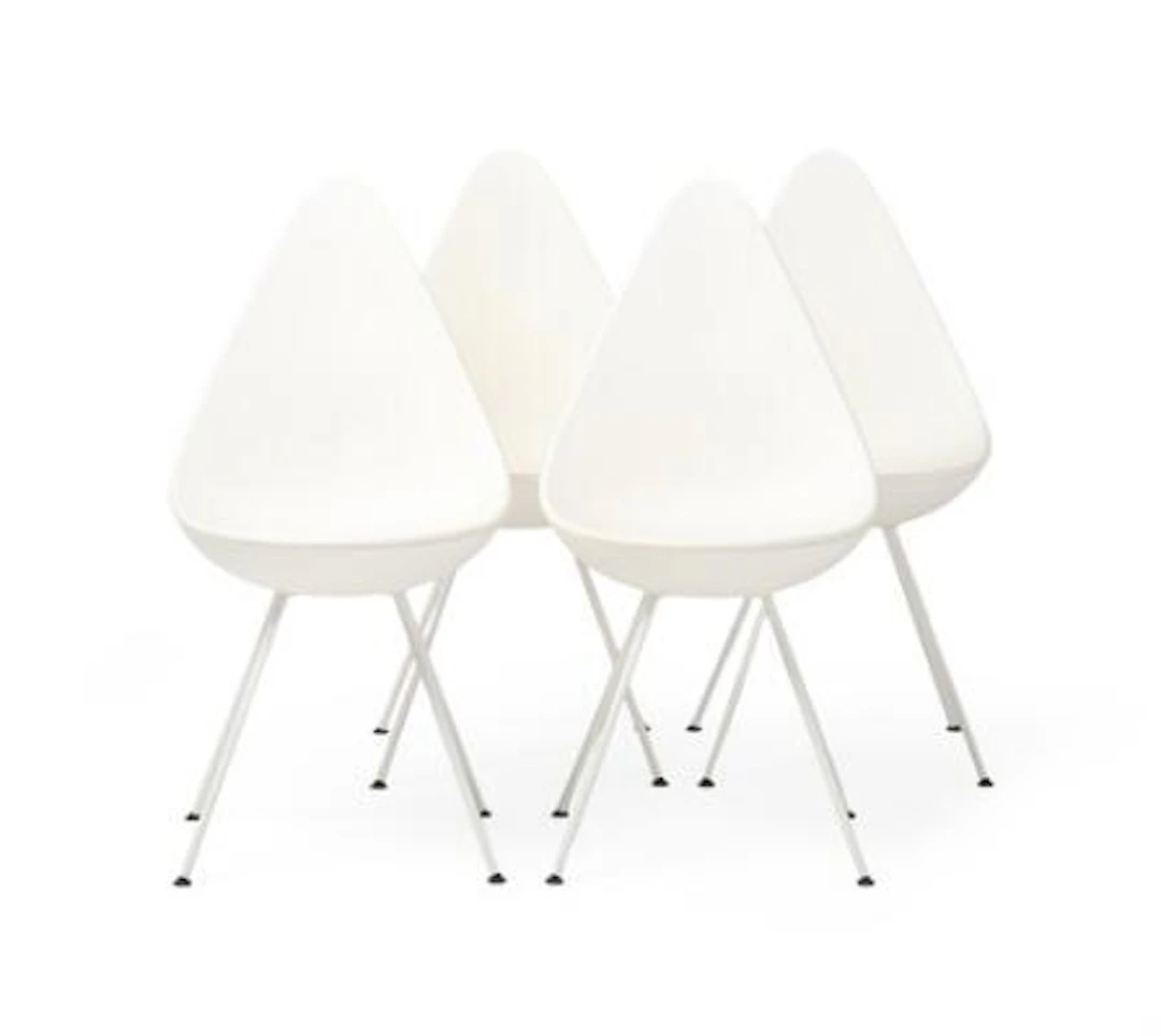 Arne Jacobsen: "The Drop". Set of four chairs with legs of white lacquered